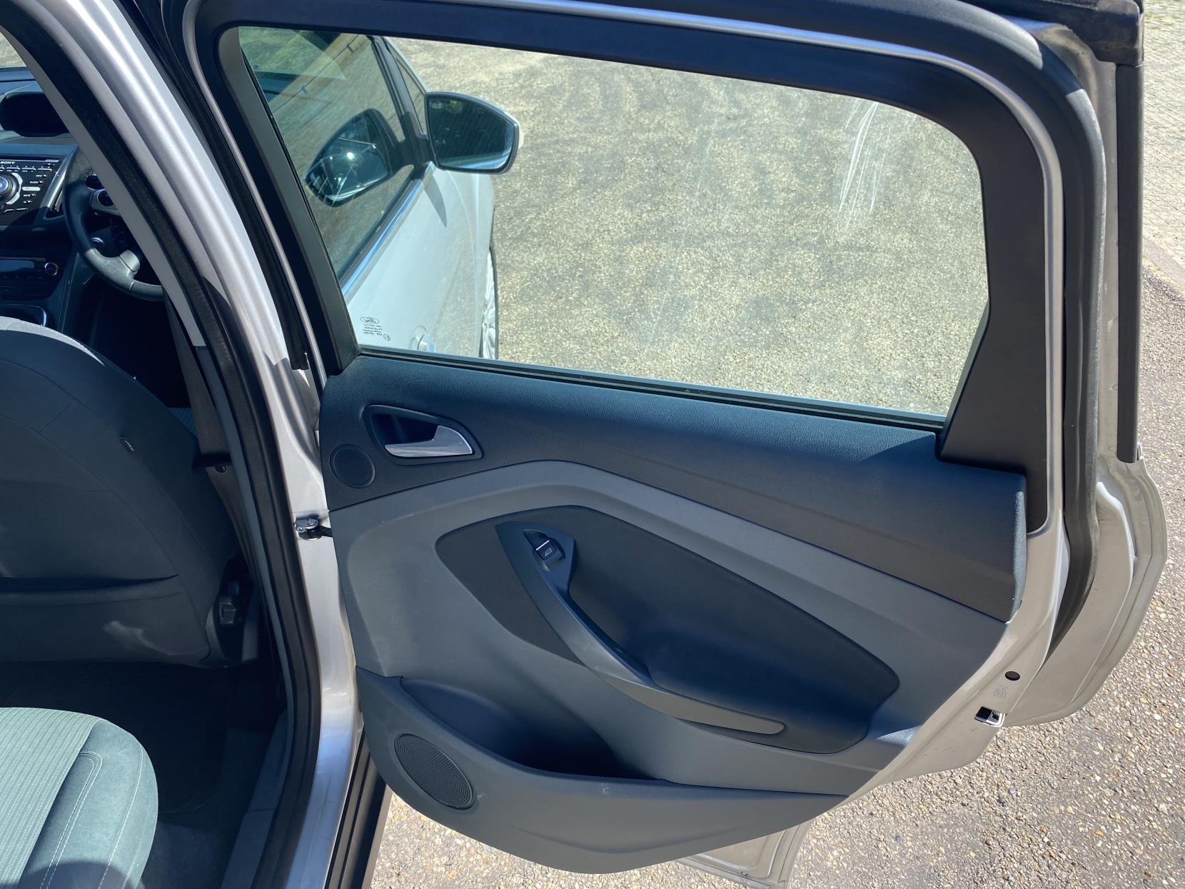 Ford C-Max 1.6 Titanium MPV 5dr Petrol Manual Euro 5 (125 ps)