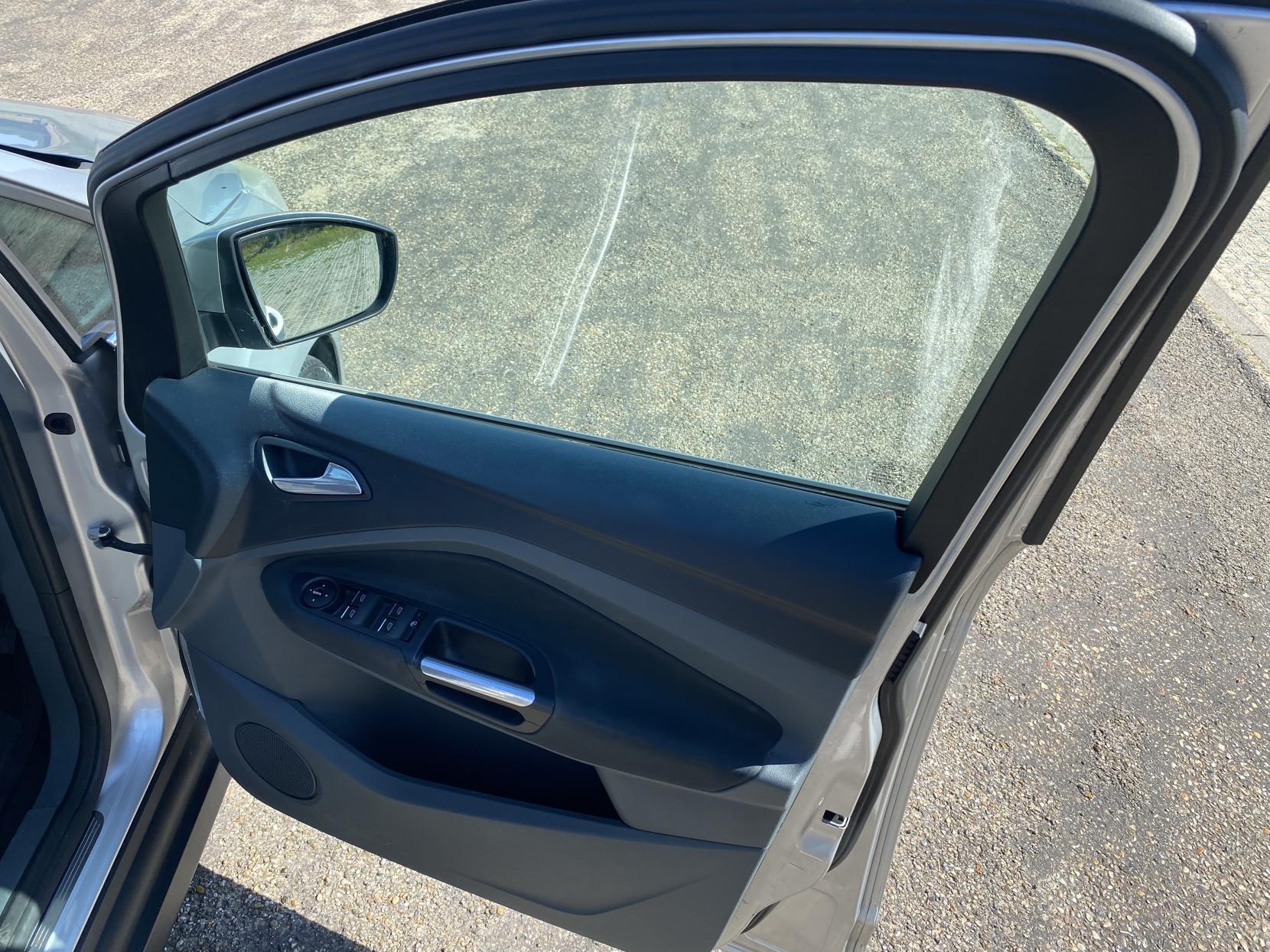 Ford C-Max 1.6 Titanium MPV 5dr Petrol Manual Euro 5 (125 ps)
