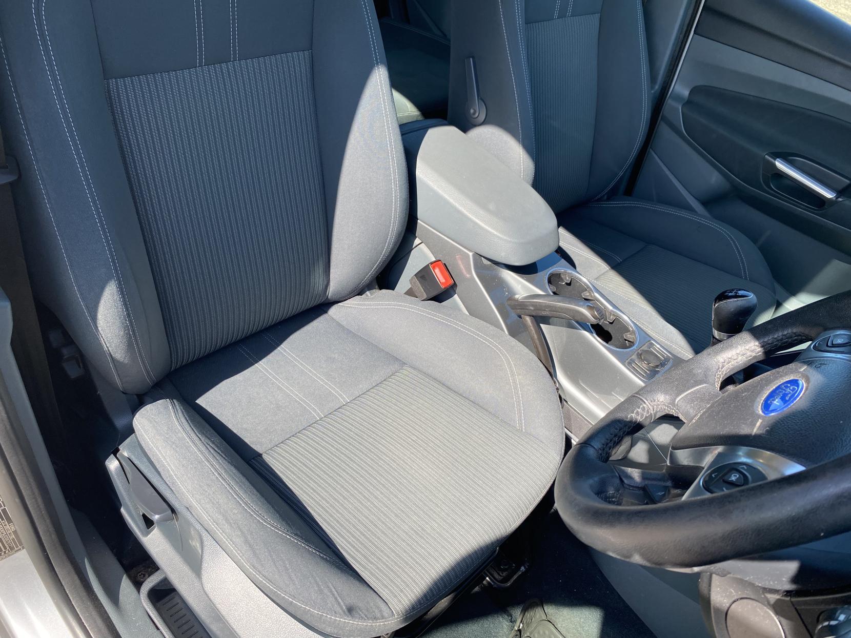 Ford C-Max 1.6 Titanium MPV 5dr Petrol Manual Euro 5 (125 ps)