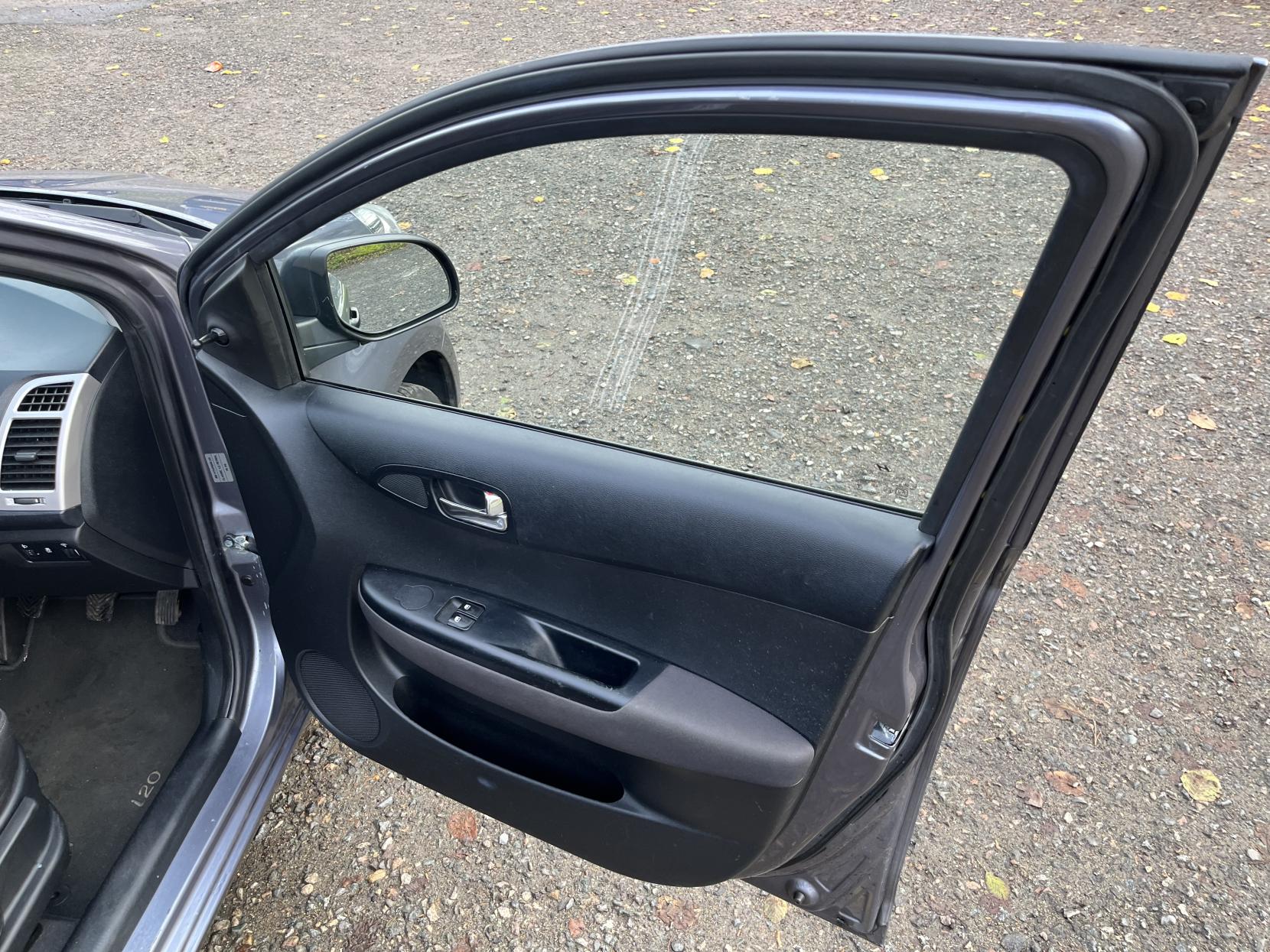 Hyundai i20 1.2 Classic Hatchback 5dr Petrol Manual Euro 5 (77 bhp)