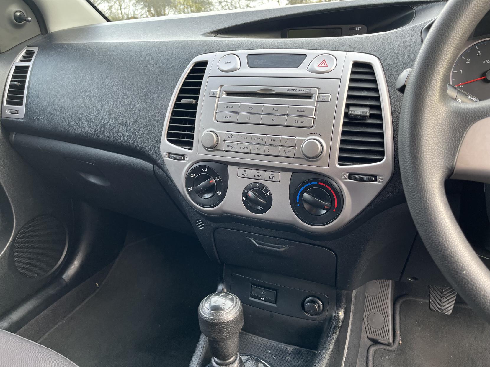 Hyundai i20 1.2 Classic Hatchback 5dr Petrol Manual Euro 5 (77 bhp)