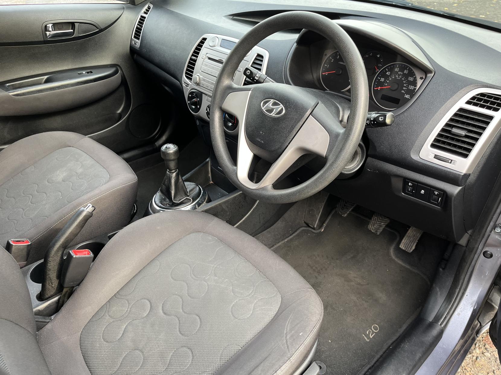 Hyundai i20 1.2 Classic Hatchback 5dr Petrol Manual Euro 5 (77 bhp)