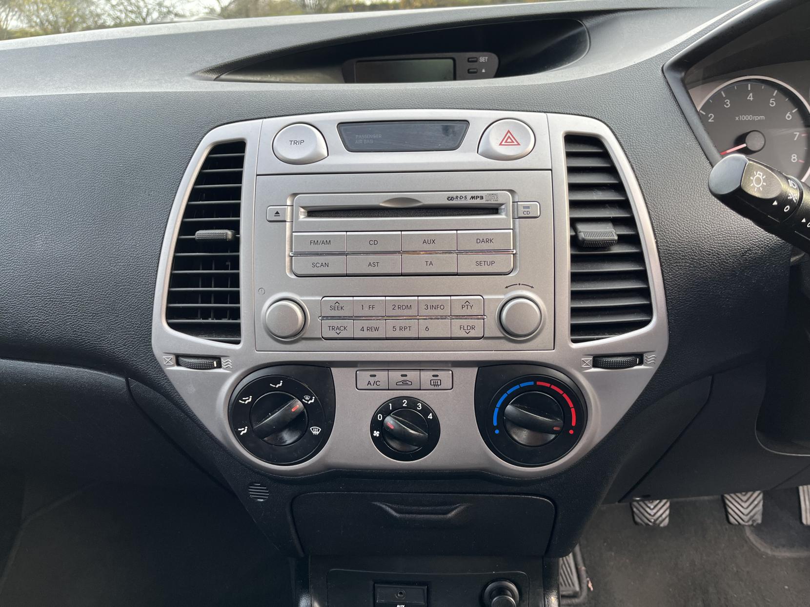 Hyundai i20 1.2 Classic Hatchback 5dr Petrol Manual Euro 5 (77 bhp)