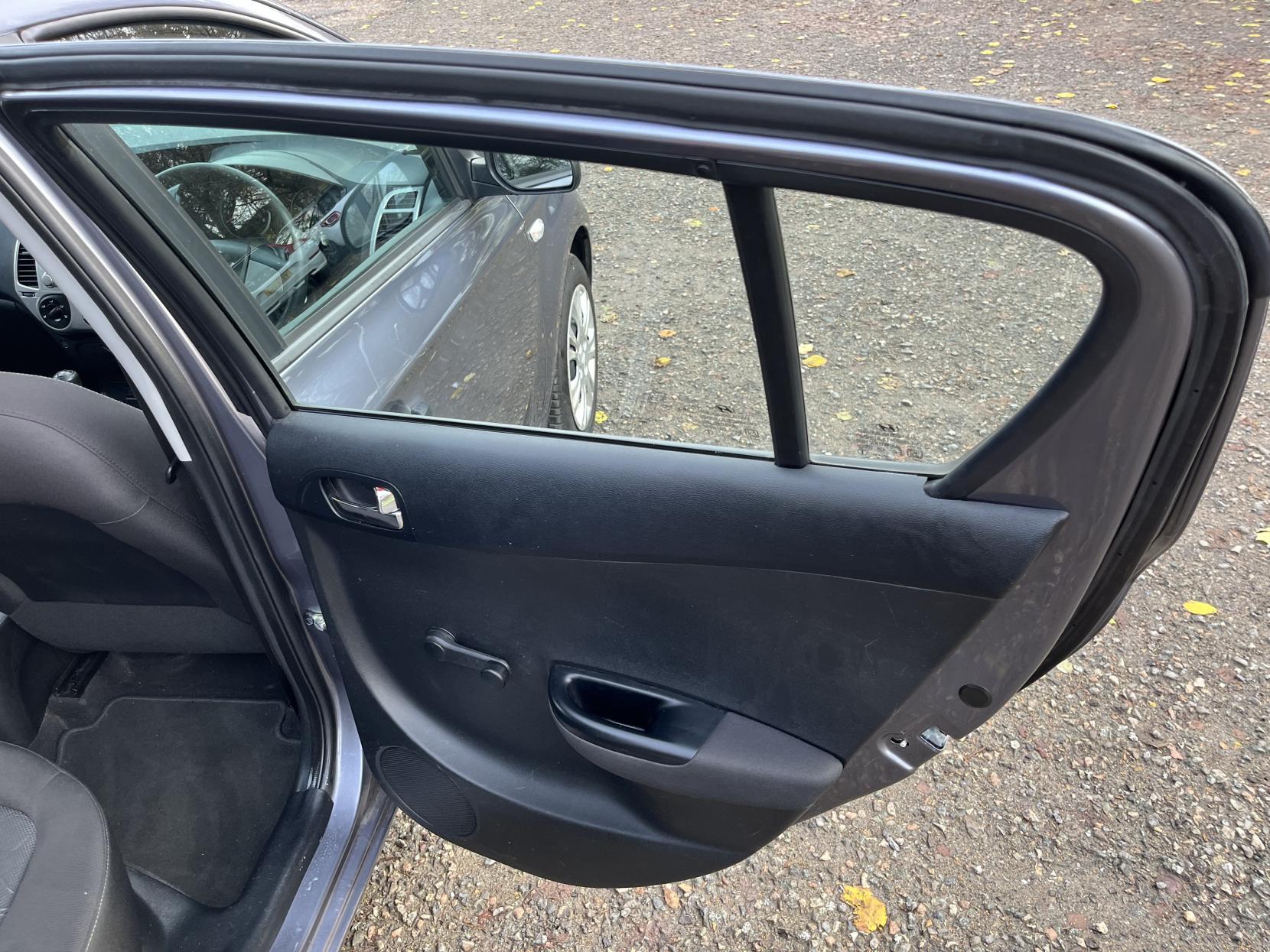 Hyundai i20 1.2 Classic Hatchback 5dr Petrol Manual Euro 5 (77 bhp)