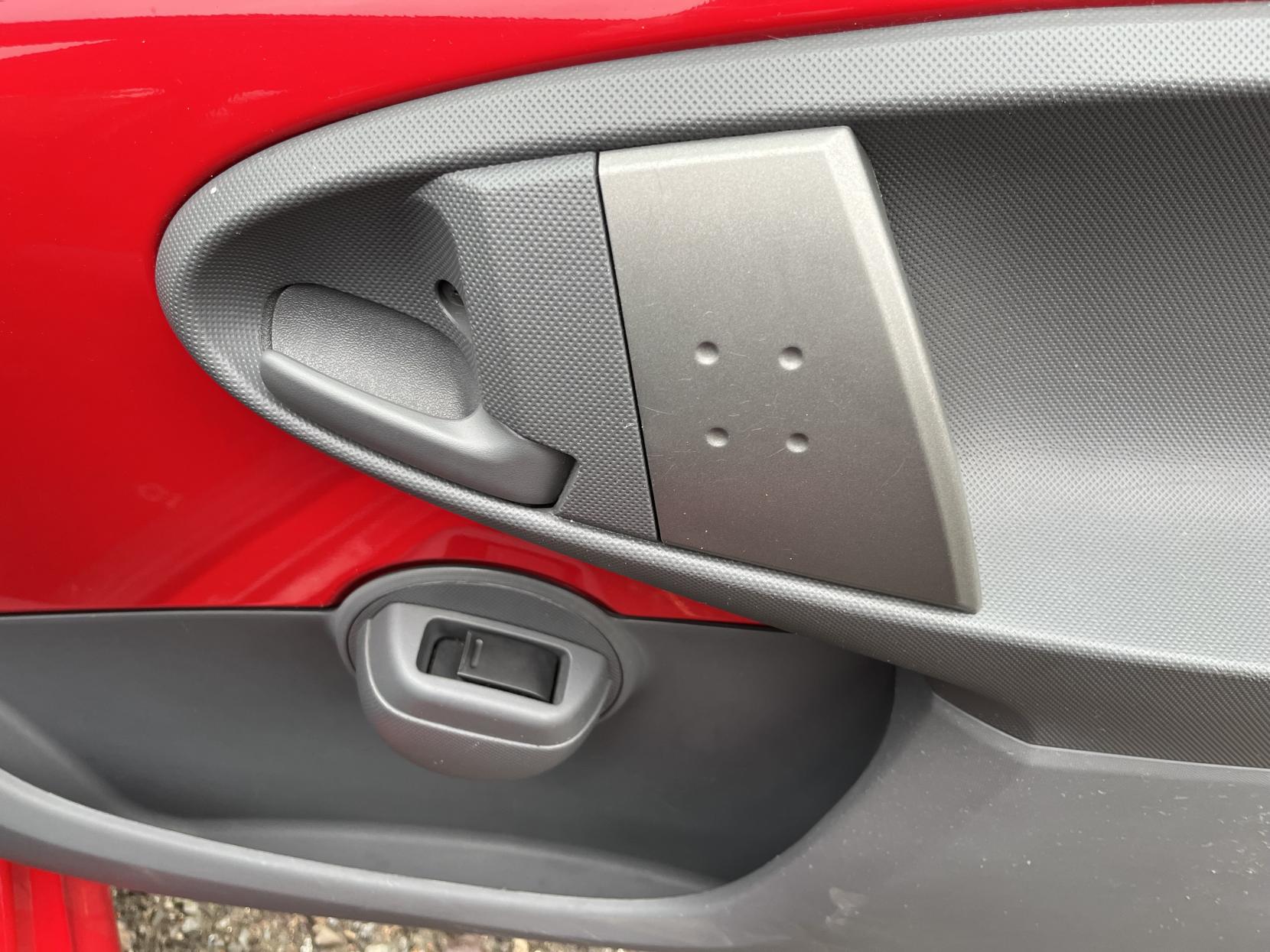 Citroen C1 1.0i VTR Hatchback 3dr Petrol Manual Euro 5 (68 ps)