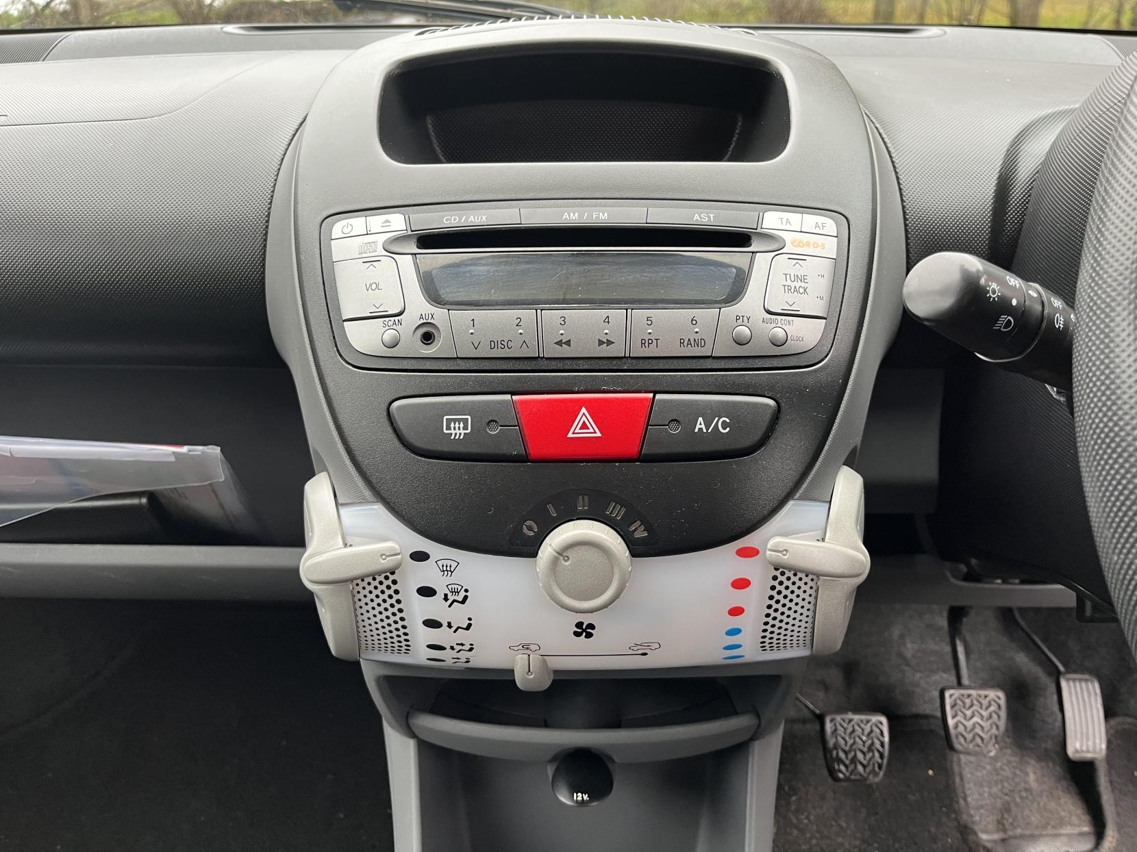 Citroen C1 1.0i VTR Hatchback 3dr Petrol Manual Euro 5 (68 ps)