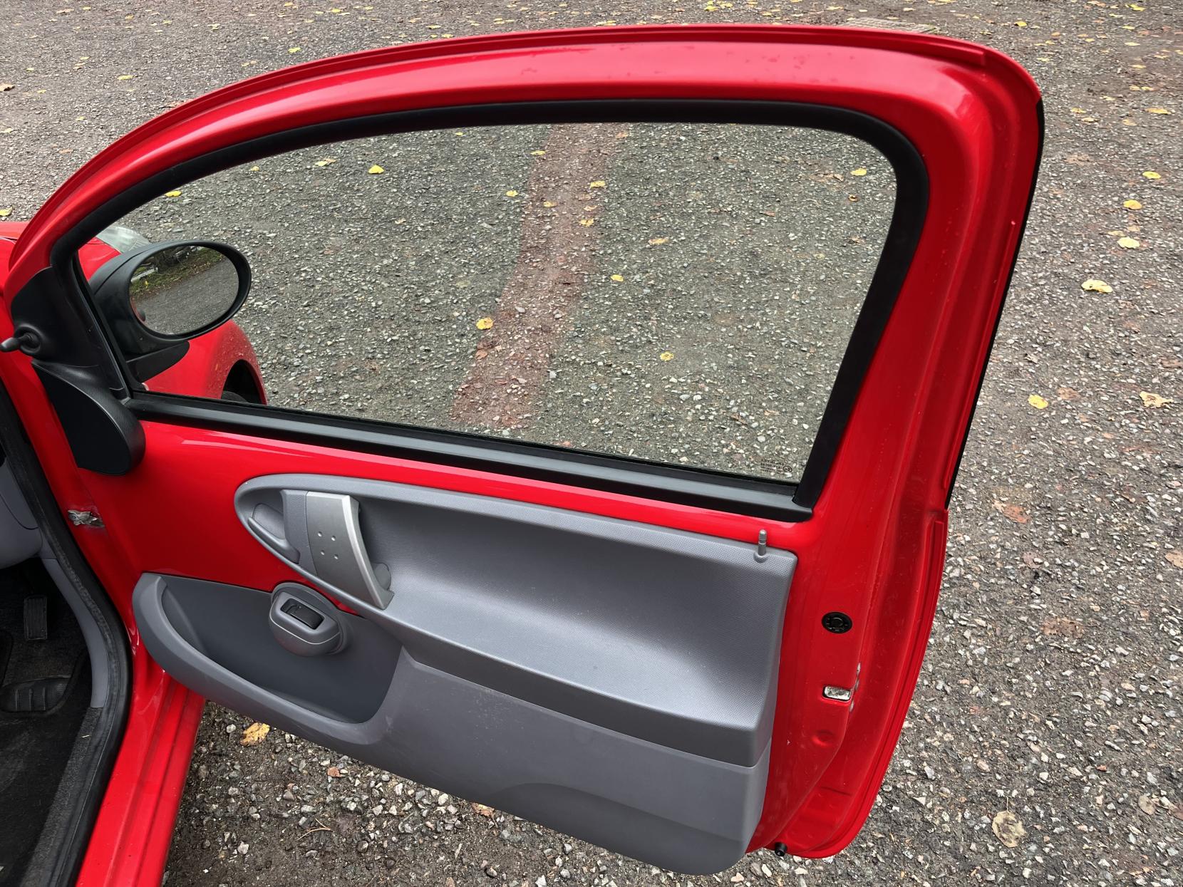 Citroen C1 1.0i VTR Hatchback 3dr Petrol Manual Euro 5 (68 ps)