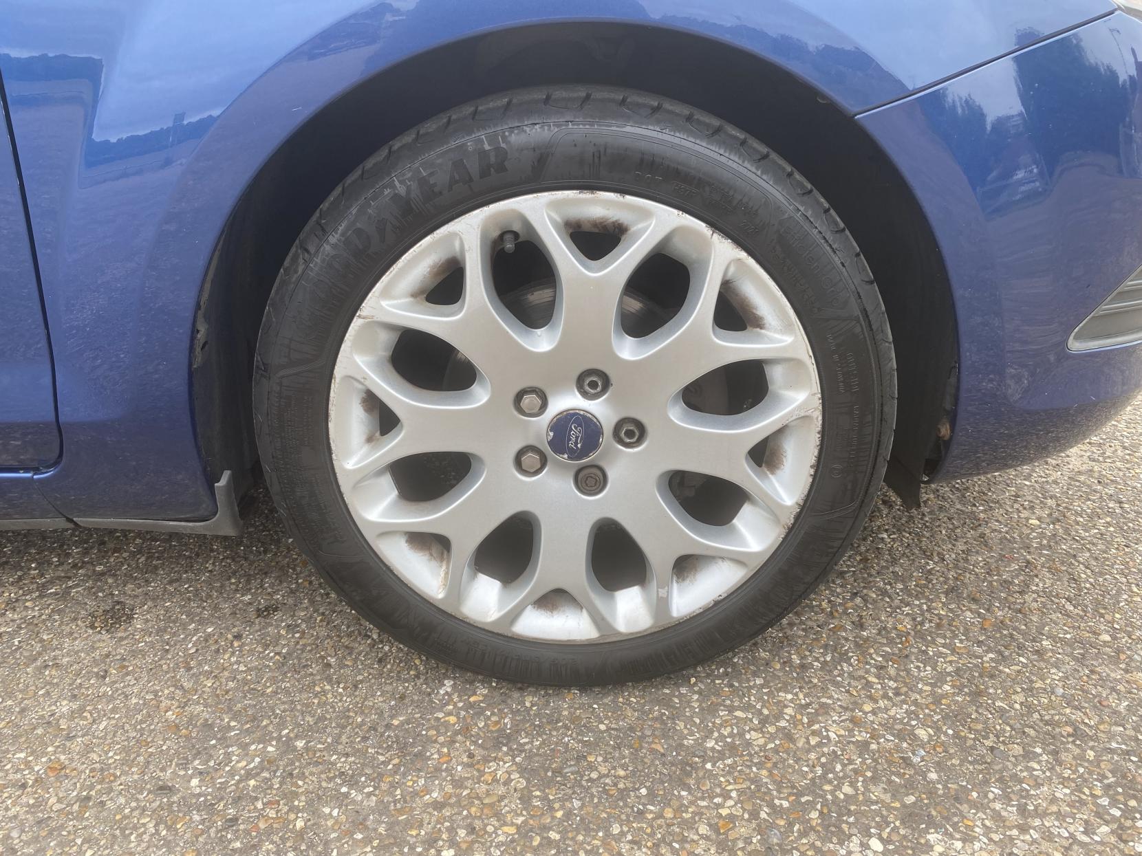 Ford Focus 1.6 Zetec Hatchback 5dr Petrol Manual (161 g/km, 99 bhp)