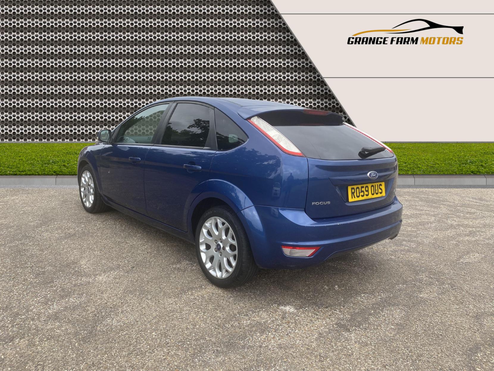 Ford Focus 1.6 Zetec Hatchback 5dr Petrol Manual (161 g/km, 99 bhp)