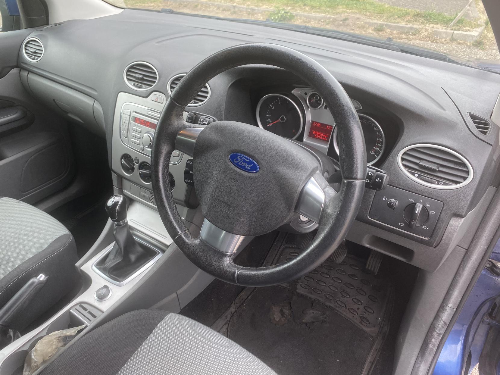 Ford Focus 1.6 Zetec Hatchback 5dr Petrol Manual (161 g/km, 99 bhp)