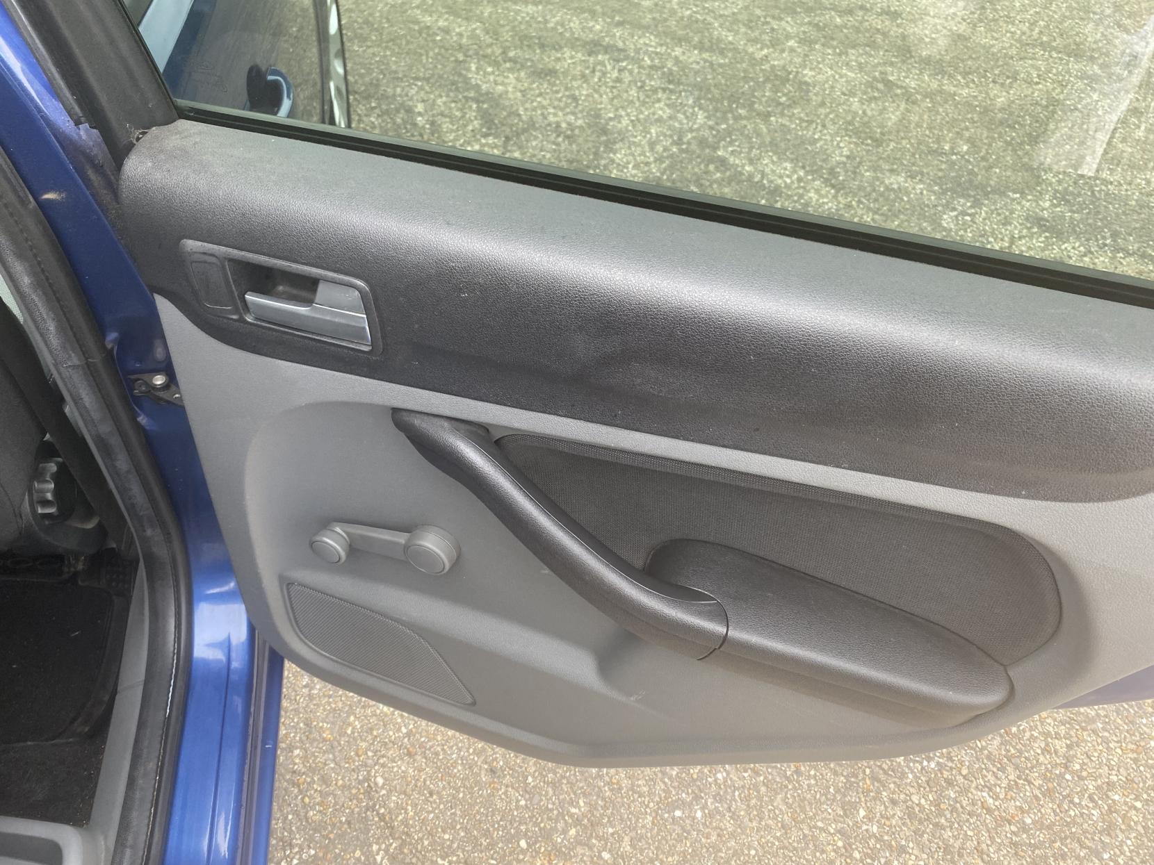 Ford Focus 1.6 Zetec Hatchback 5dr Petrol Manual (161 g/km, 99 bhp)