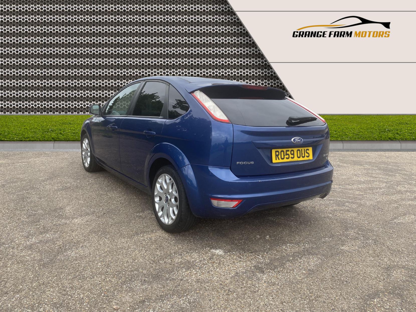 Ford Focus 1.6 Zetec Hatchback 5dr Petrol Manual (161 g/km, 99 bhp)