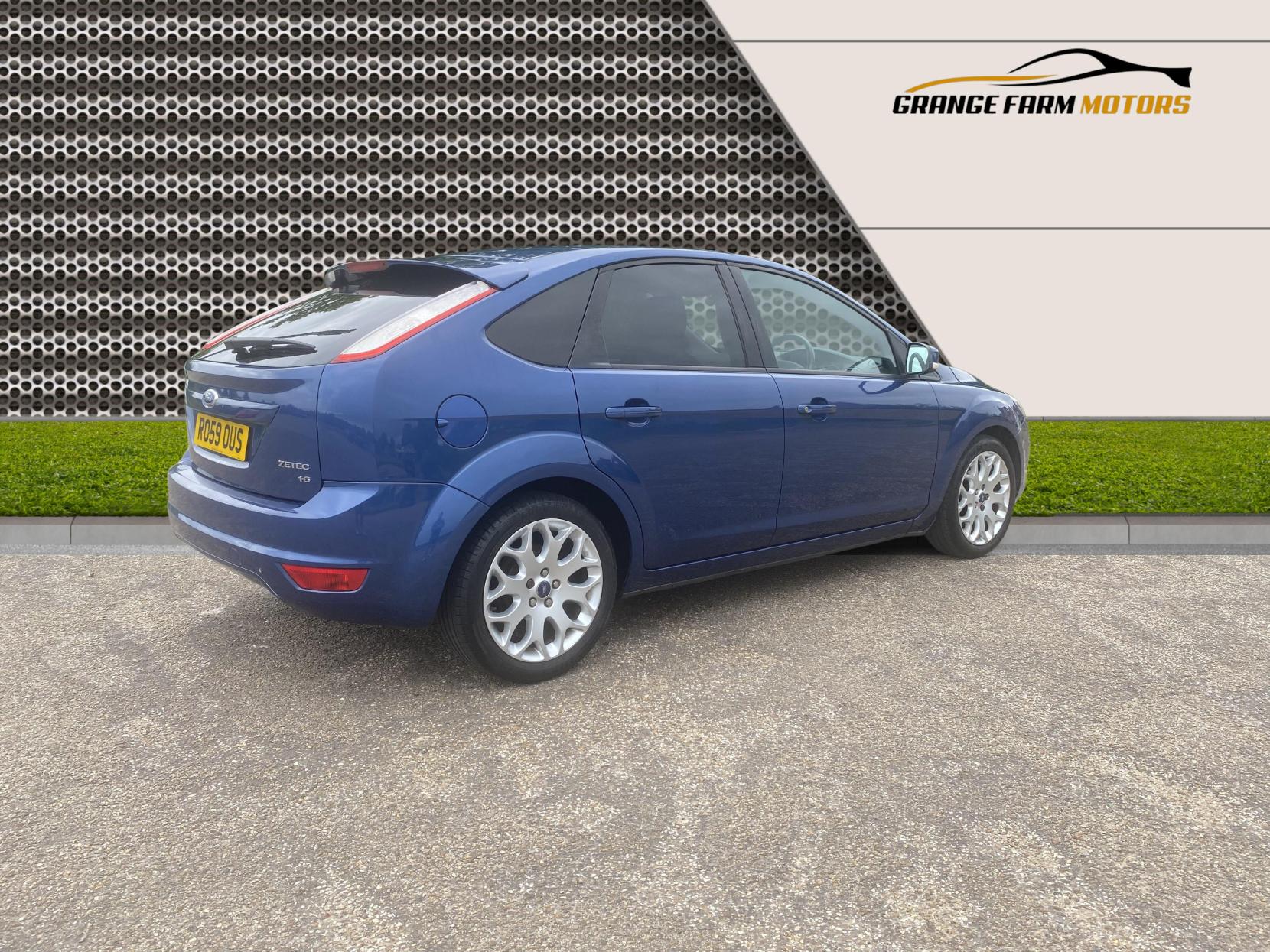 Ford Focus 1.6 Zetec Hatchback 5dr Petrol Manual (161 g/km, 99 bhp)