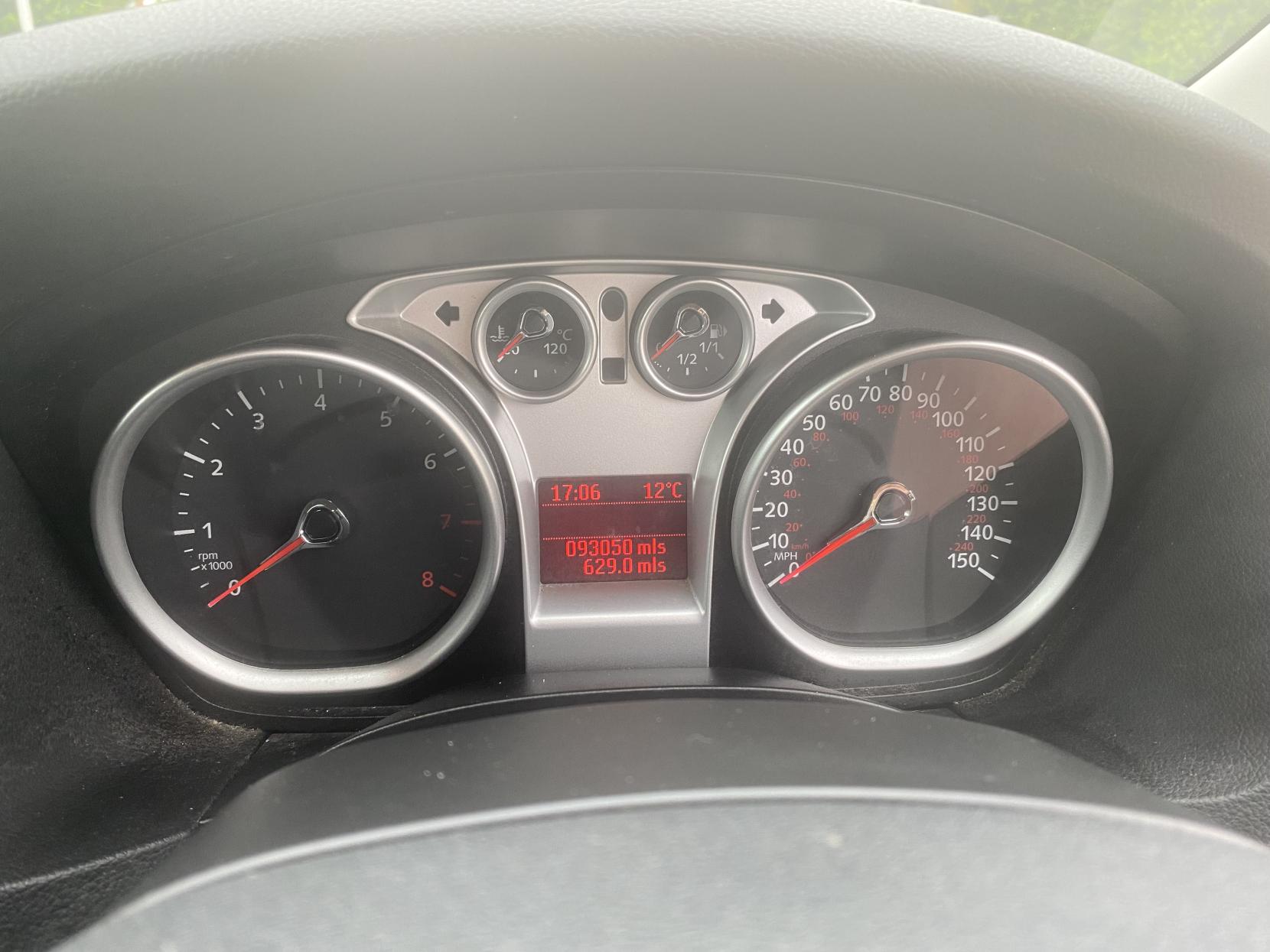 Ford Focus 1.6 Zetec Hatchback 5dr Petrol Manual (161 g/km, 99 bhp)