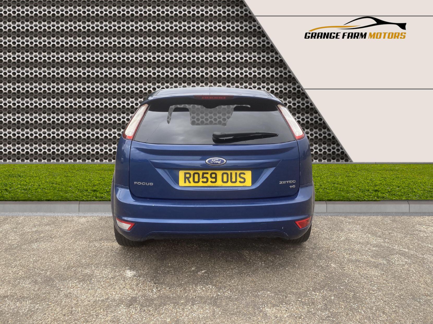 Ford Focus 1.6 Zetec Hatchback 5dr Petrol Manual (161 g/km, 99 bhp)