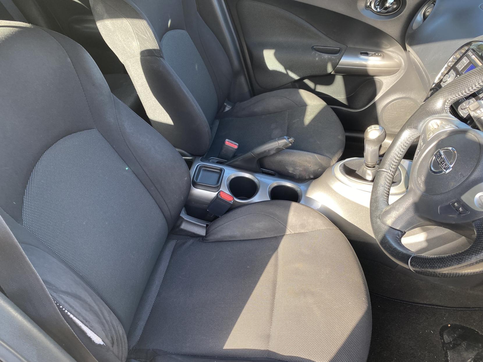 Nissan Juke 1.6 Acenta SUV 5dr Petrol Manual Euro 5 (s/s) (117 ps)