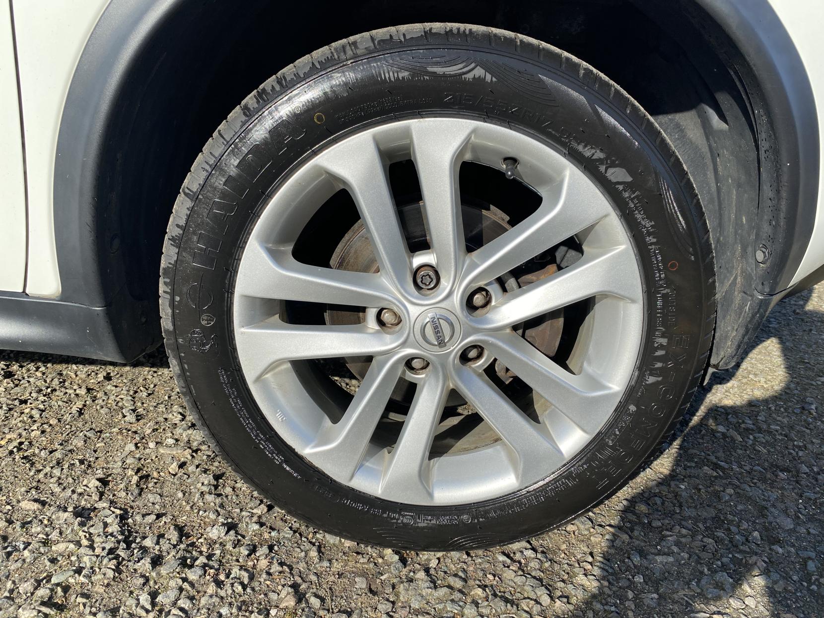 Nissan Juke 1.6 Acenta SUV 5dr Petrol Manual Euro 5 (s/s) (117 ps)