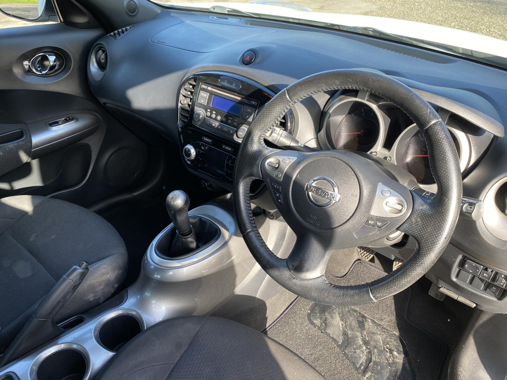 Nissan Juke 1.6 Acenta SUV 5dr Petrol Manual Euro 5 (s/s) (117 ps)