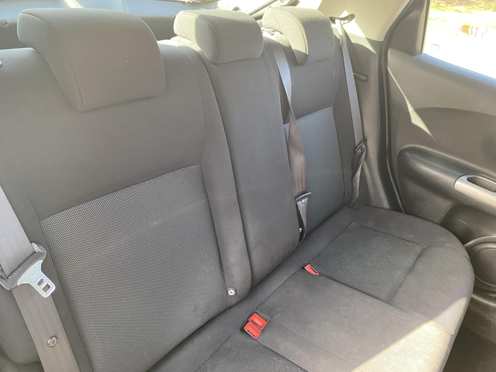 Nissan Juke 1.6 Acenta SUV 5dr Petrol Manual Euro 5 (s/s) (117 ps)