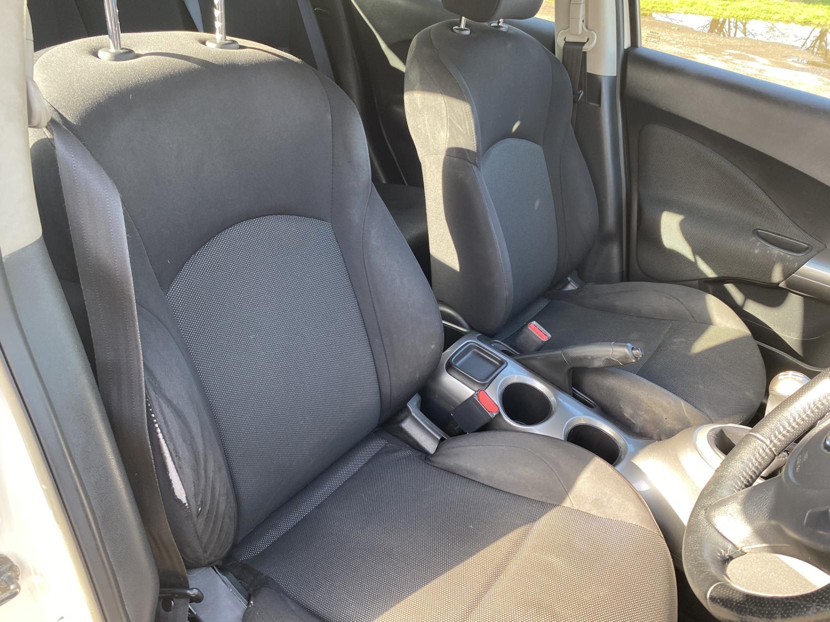 Nissan Juke 1.6 Acenta SUV 5dr Petrol Manual Euro 5 (s/s) (117 ps)