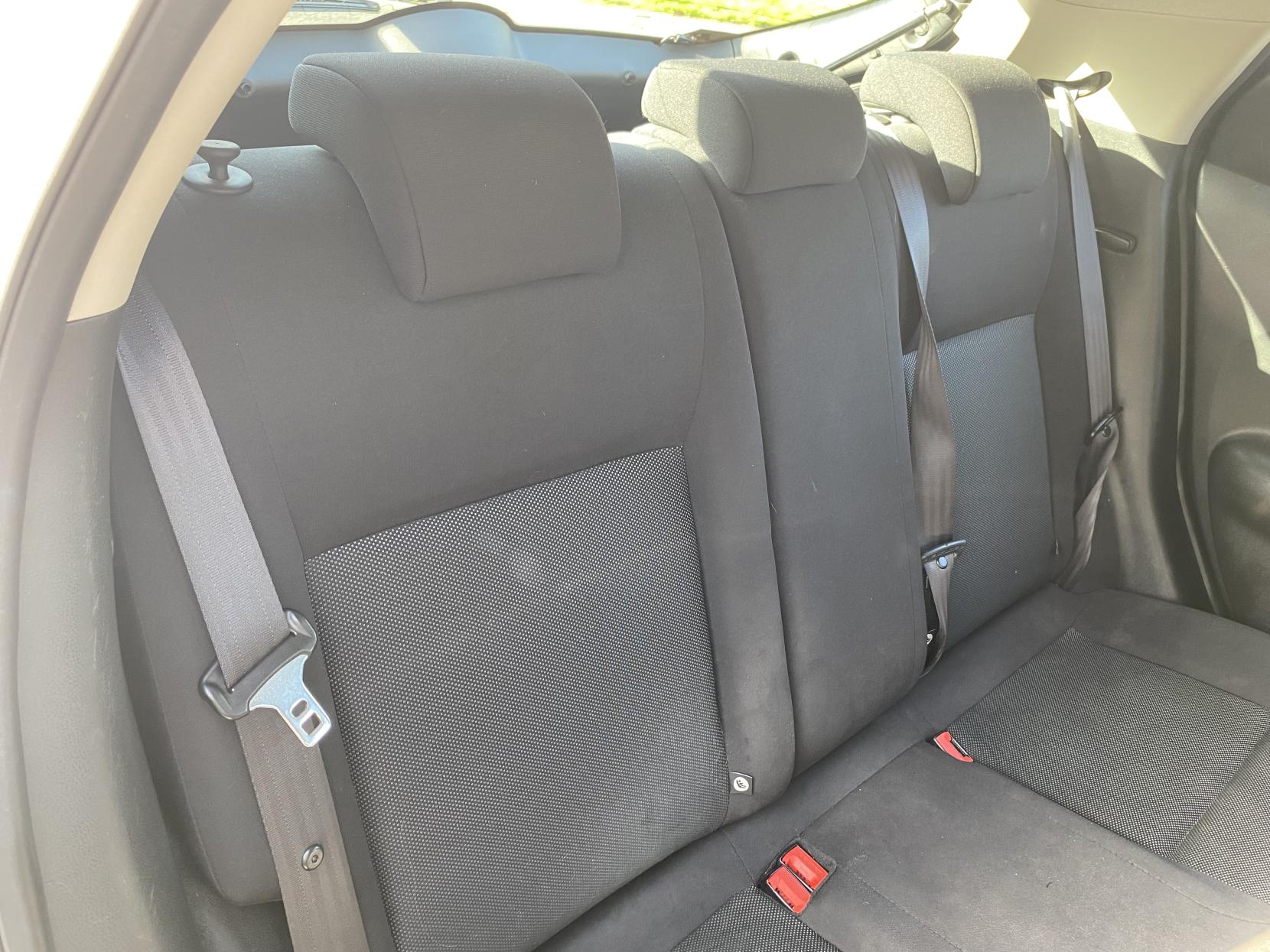 Nissan Juke 1.6 Acenta SUV 5dr Petrol Manual Euro 5 (s/s) (117 ps)