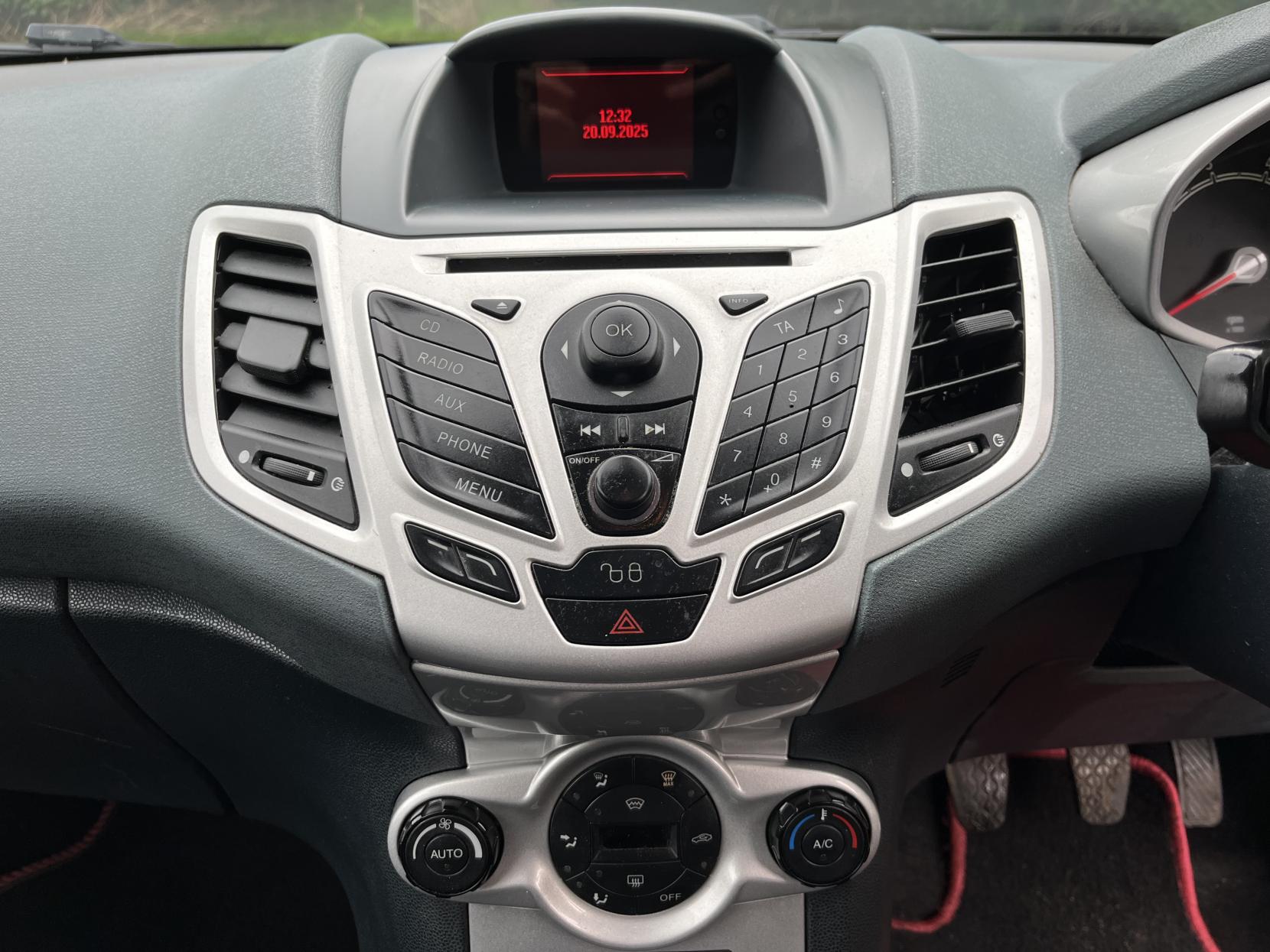 Ford Fiesta 1.4 Titanium Hatchback 5dr Petrol Manual (133 g/km, 94 bhp)