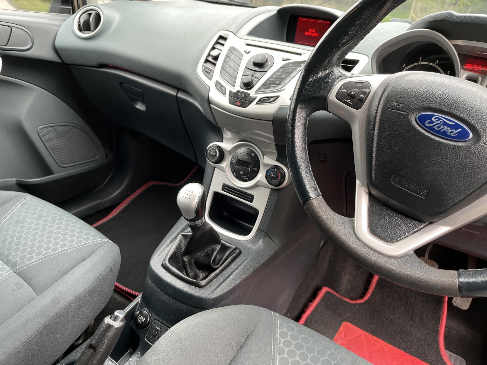 Ford Fiesta 1.4 Titanium Hatchback 5dr Petrol Manual (133 g/km, 94 bhp)
