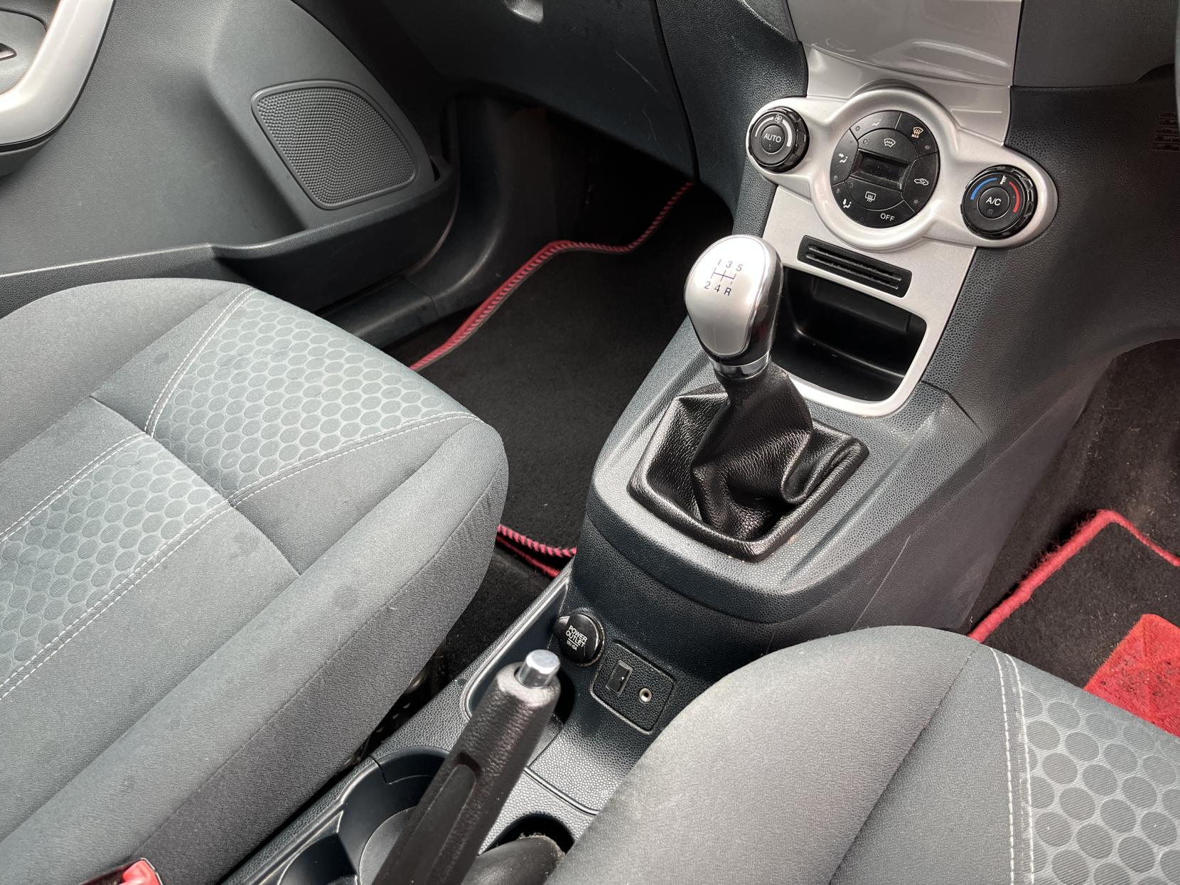 Ford Fiesta 1.4 Titanium Hatchback 5dr Petrol Manual (133 g/km, 94 bhp)