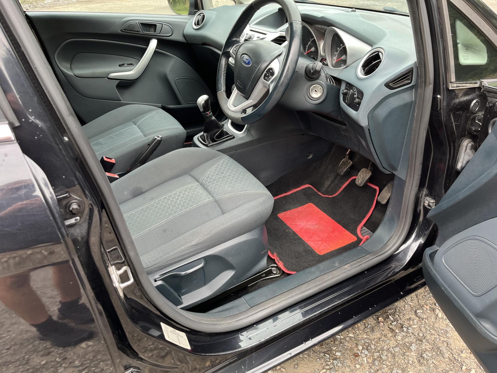 Ford Fiesta 1.4 Titanium Hatchback 5dr Petrol Manual (133 g/km, 94 bhp)
