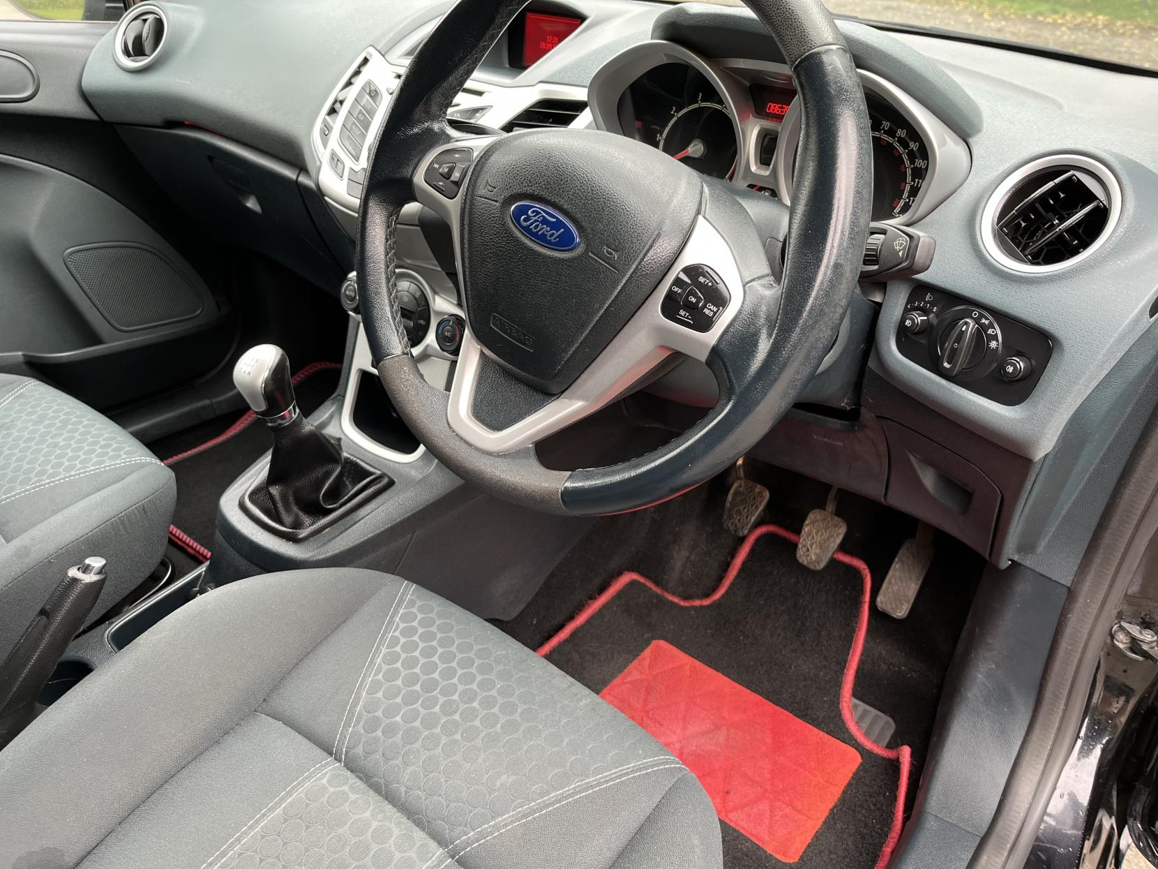 Ford Fiesta 1.4 Titanium Hatchback 5dr Petrol Manual (133 g/km, 94 bhp)