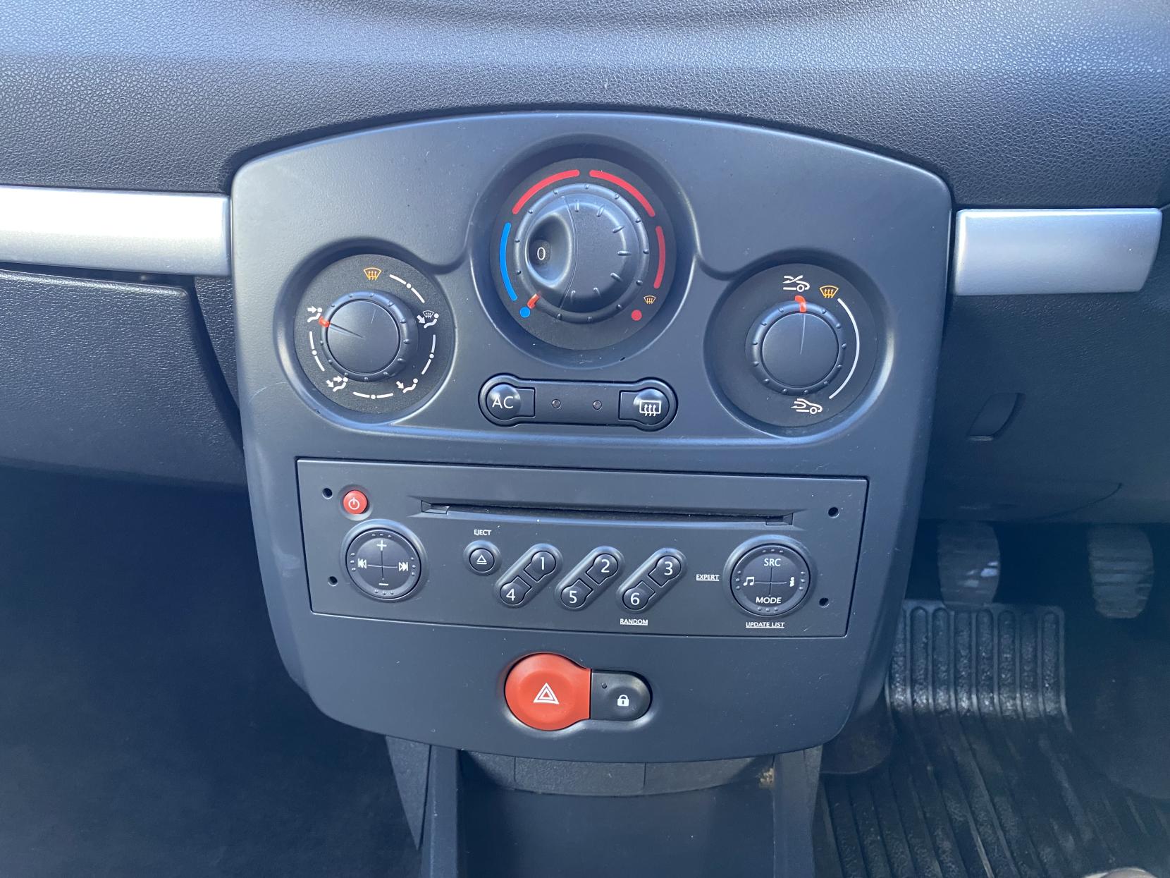 Renault Clio 1.2 16v Dynamique Hatchback 5dr Petrol Manual (139 g/km, 75 bhp)