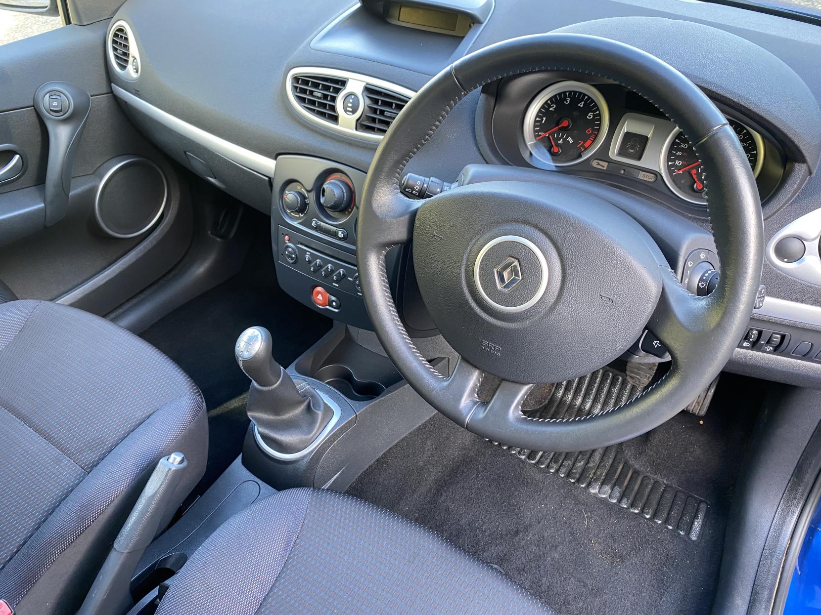 Renault Clio 1.2 16v Dynamique Hatchback 5dr Petrol Manual (139 g/km, 75 bhp)