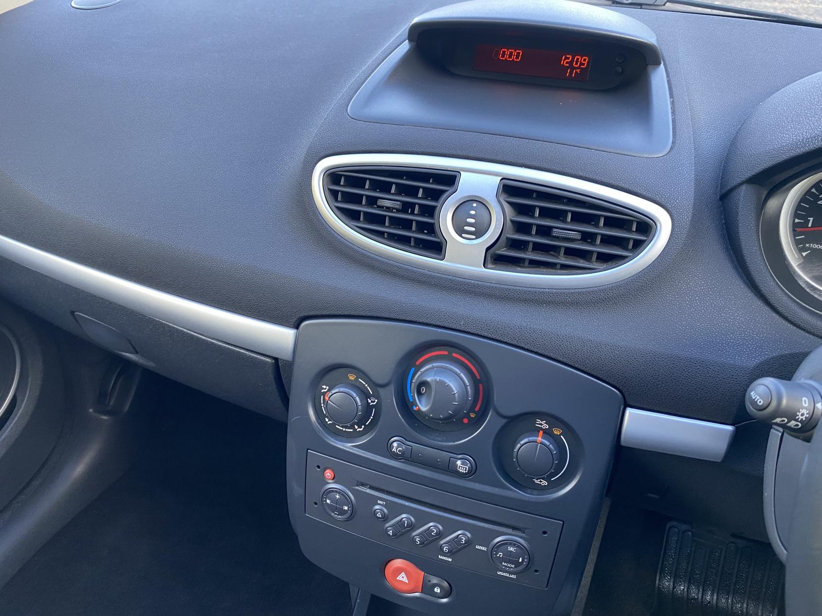 Renault Clio 1.2 16v Dynamique Hatchback 5dr Petrol Manual (139 g/km, 75 bhp)