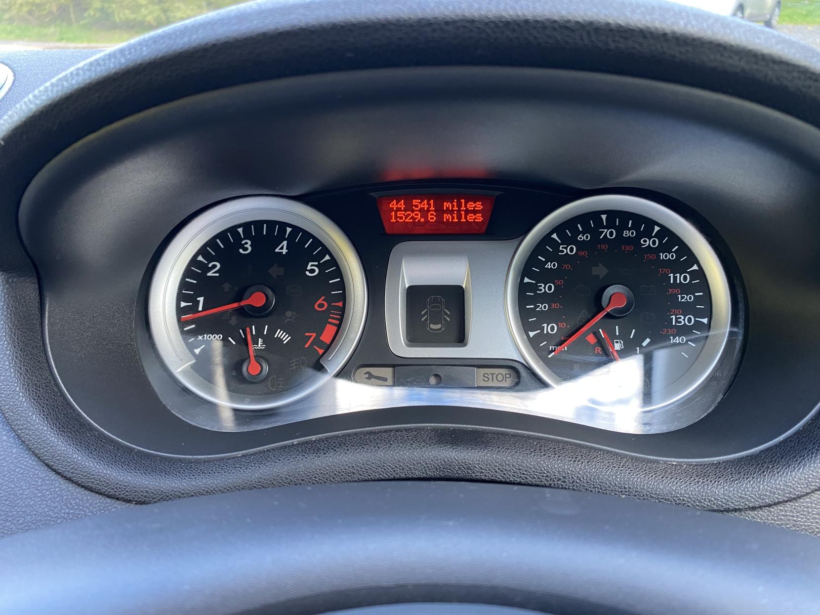 Renault Clio 1.2 16v Dynamique Hatchback 5dr Petrol Manual (139 g/km, 75 bhp)