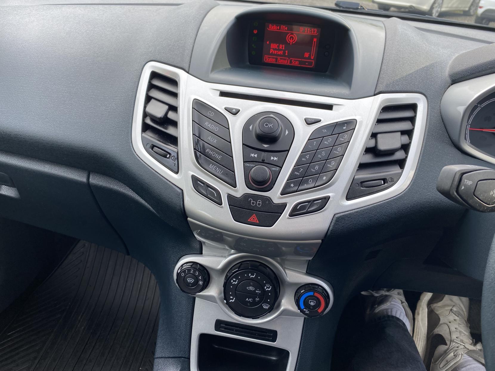 Ford Fiesta 1.25 Zetec Hatchback 5dr Petrol Manual (129 g/km, 81 bhp)