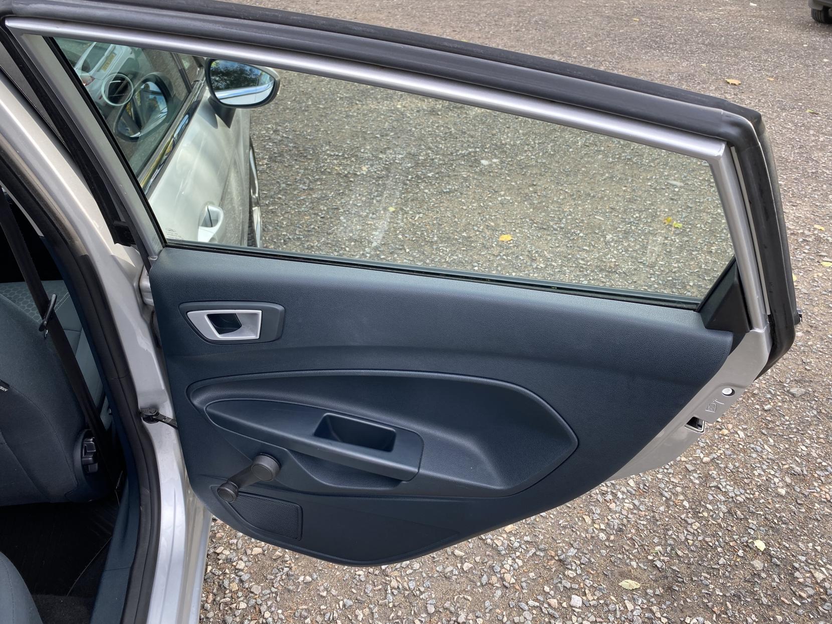 Ford Fiesta 1.25 Zetec Hatchback 5dr Petrol Manual (129 g/km, 81 bhp)