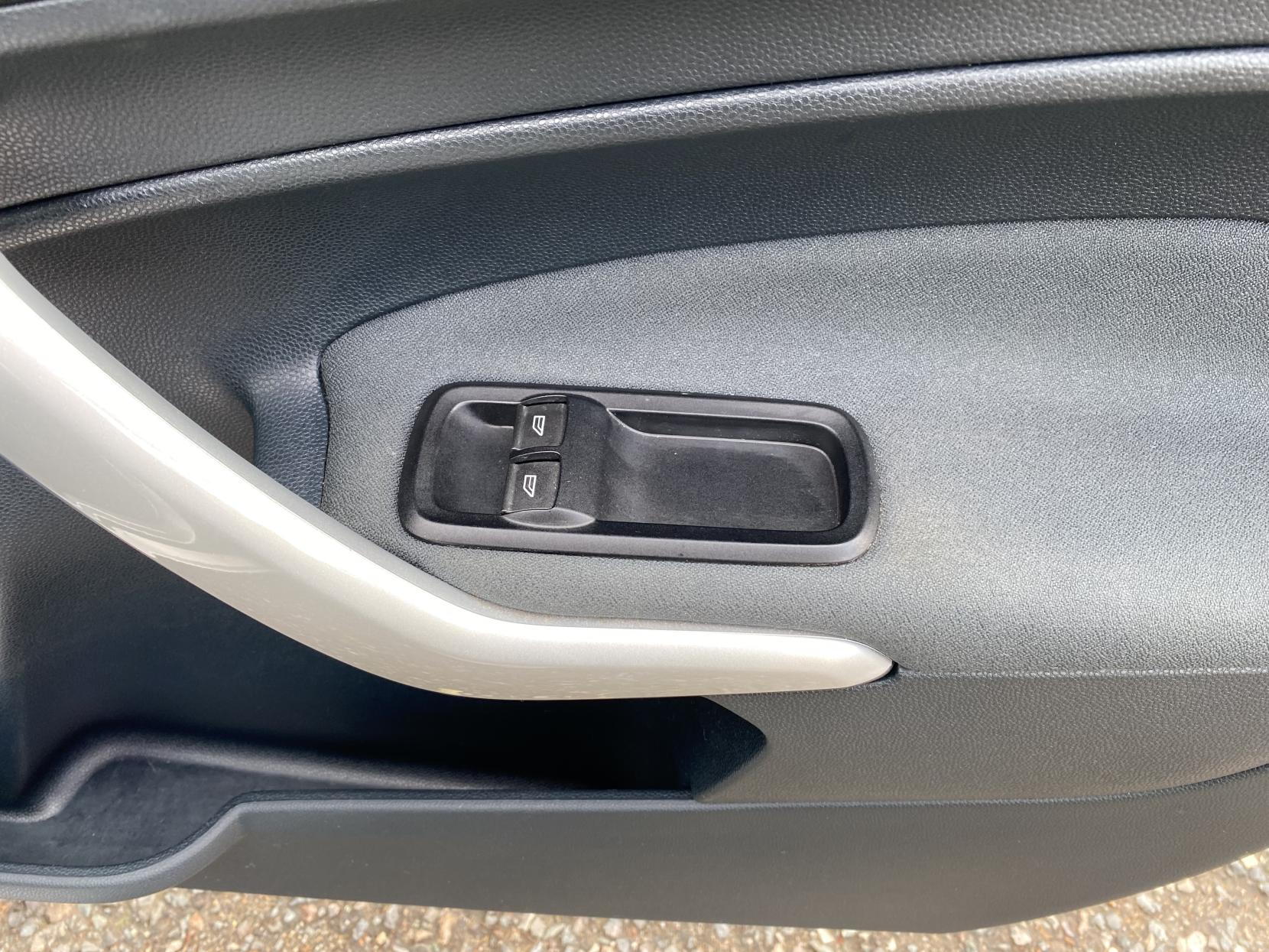 Ford Fiesta 1.25 Zetec Hatchback 5dr Petrol Manual (129 g/km, 81 bhp)