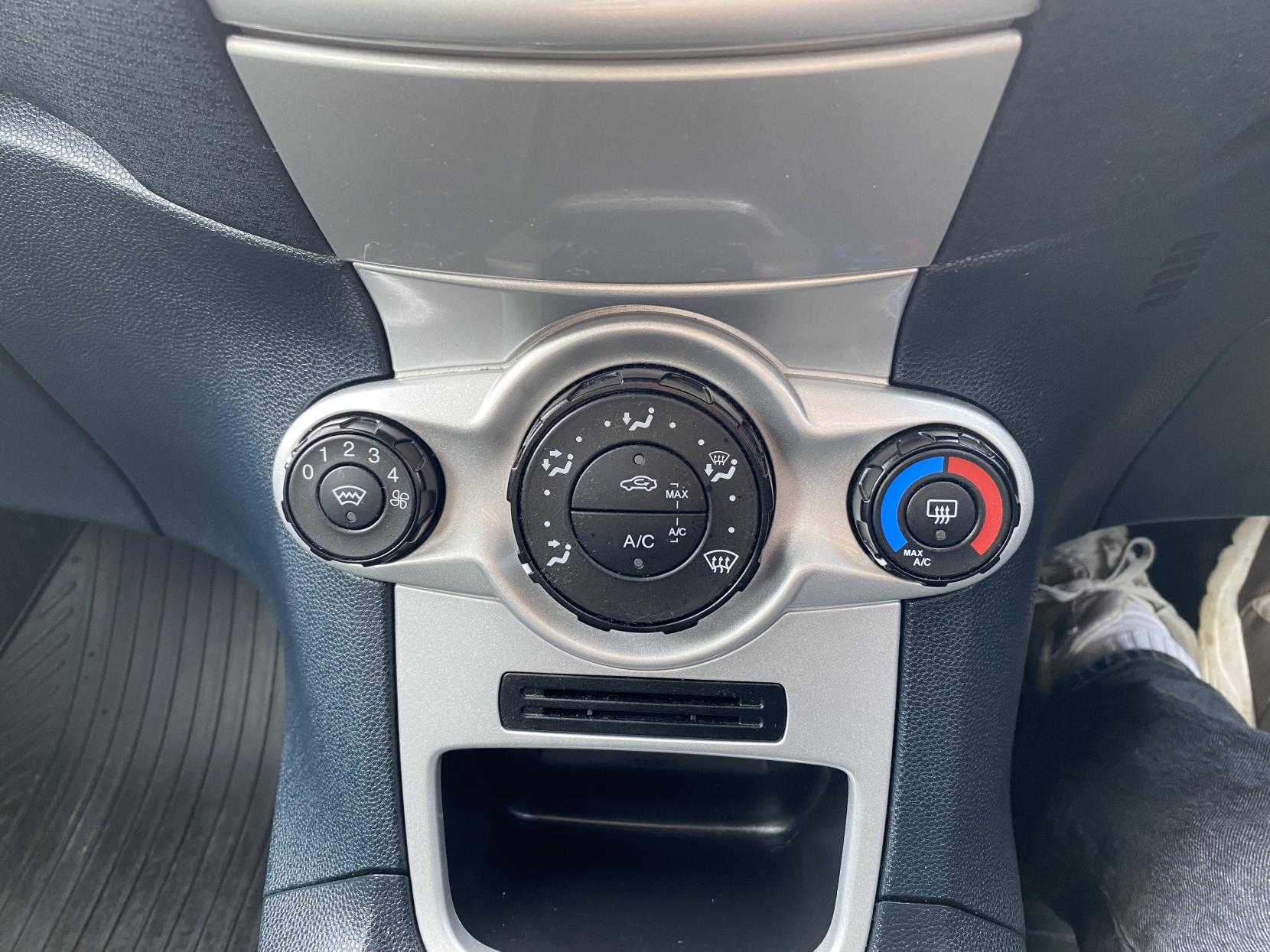 Ford Fiesta 1.25 Zetec Hatchback 5dr Petrol Manual (129 g/km, 81 bhp)