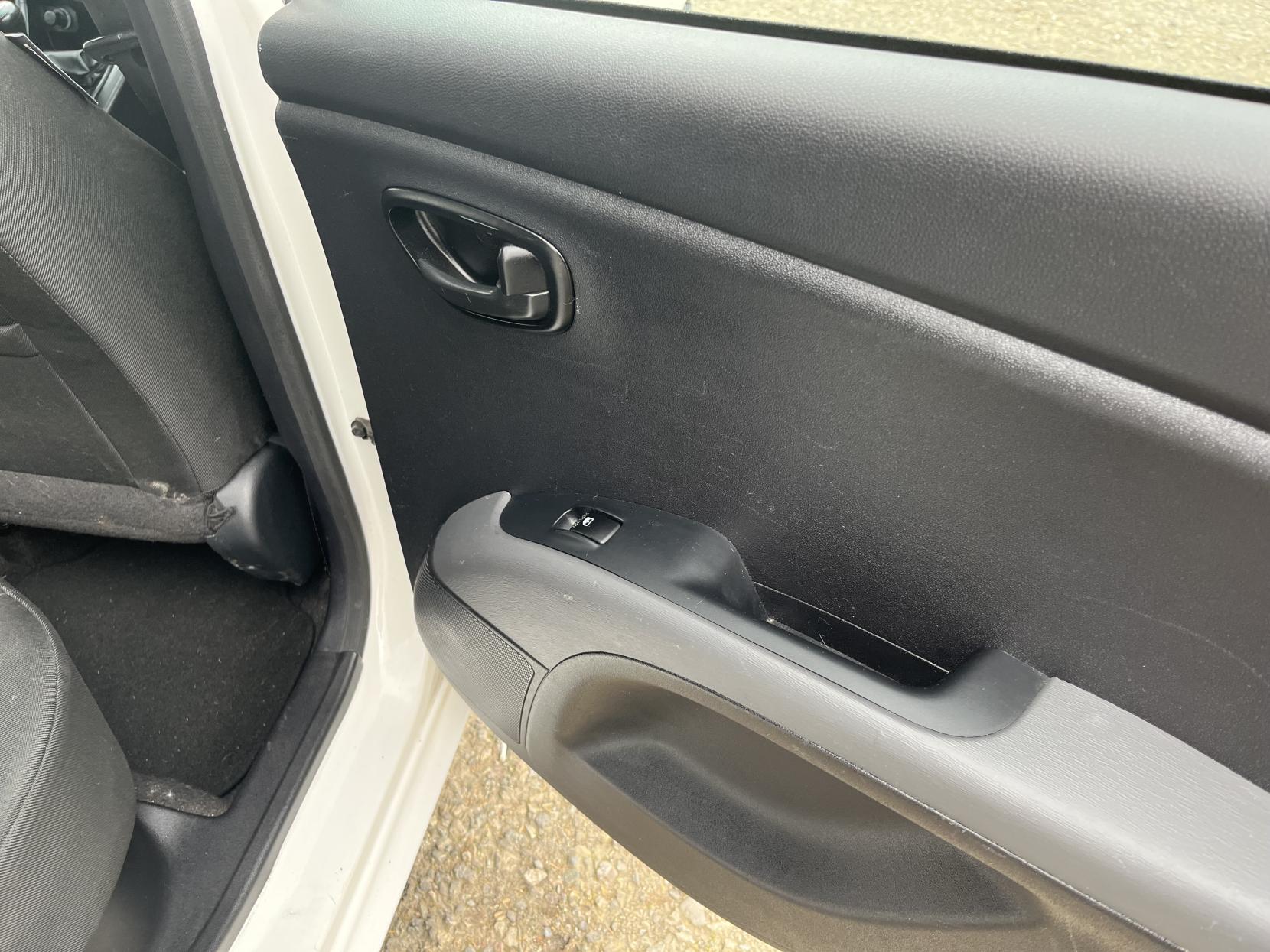 Hyundai i10 1.2 Active Hatchback 5dr Petrol Manual Euro 5 (85 bhp)