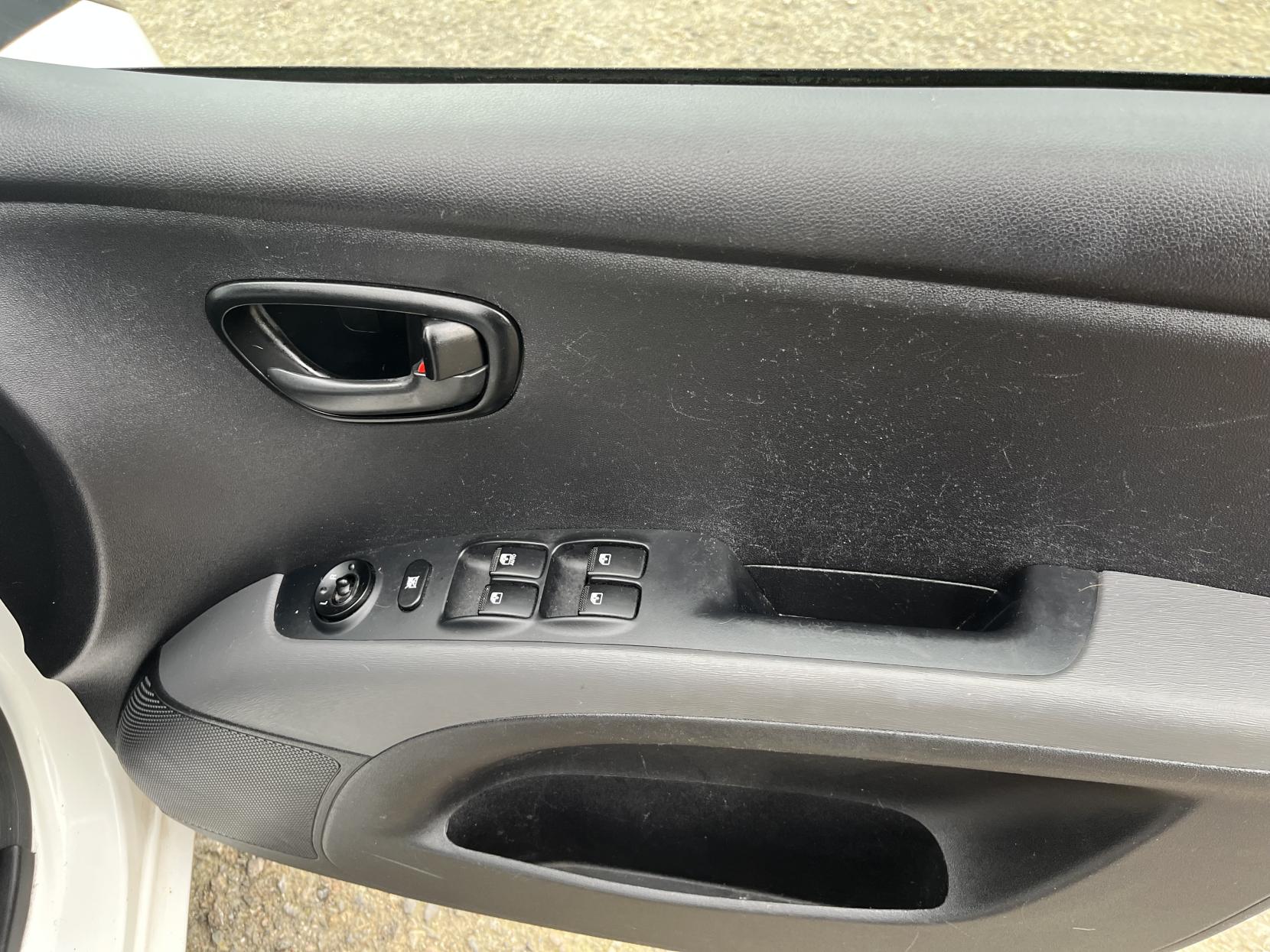 Hyundai i10 1.2 Active Hatchback 5dr Petrol Manual Euro 5 (85 bhp)