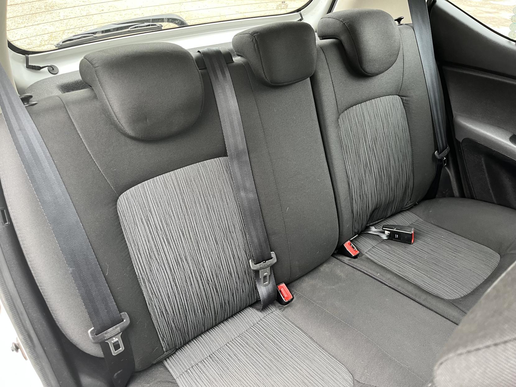 Hyundai i10 1.2 Active Hatchback 5dr Petrol Manual Euro 5 (85 bhp)