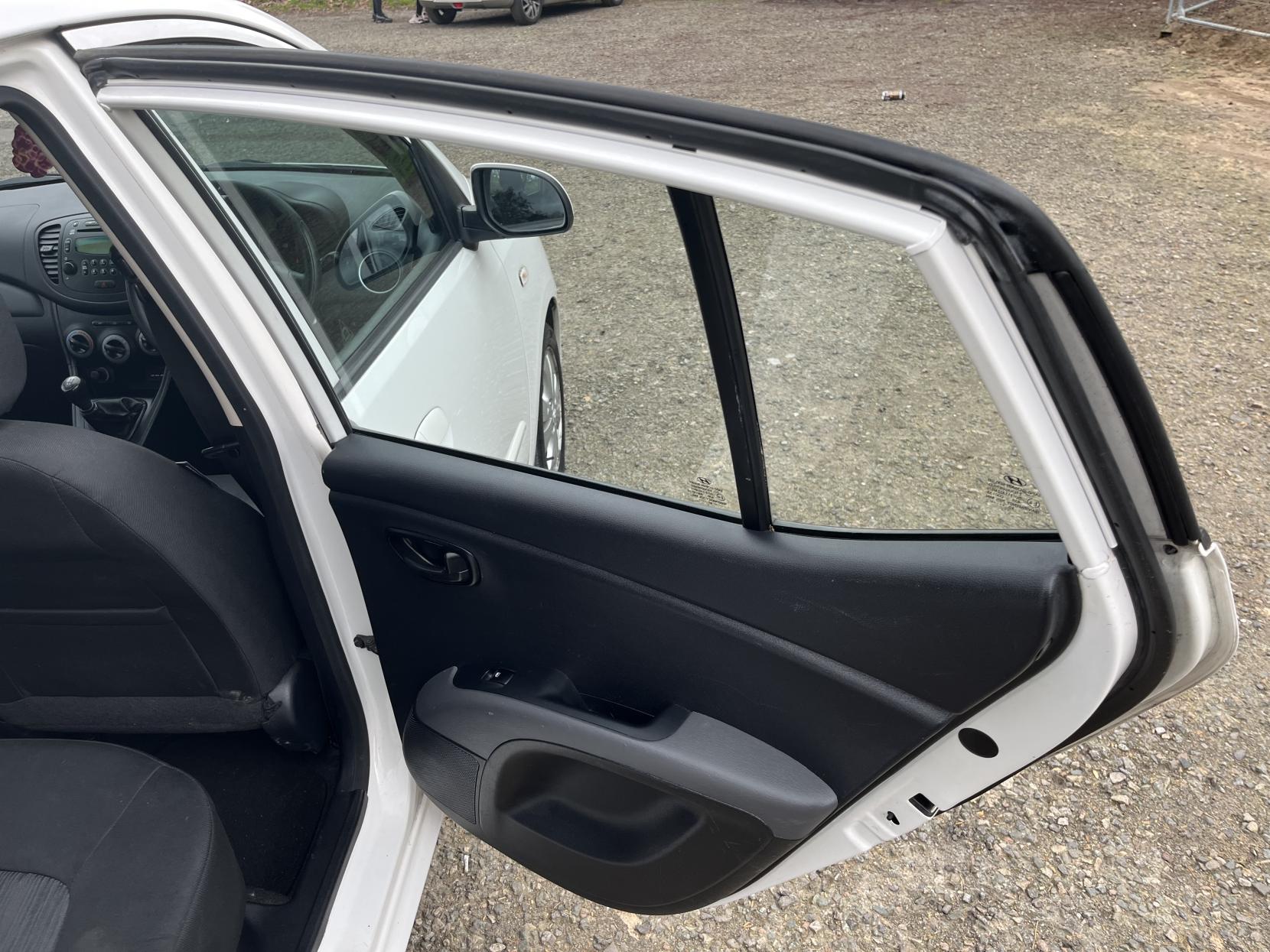 Hyundai i10 1.2 Active Hatchback 5dr Petrol Manual Euro 5 (85 bhp)