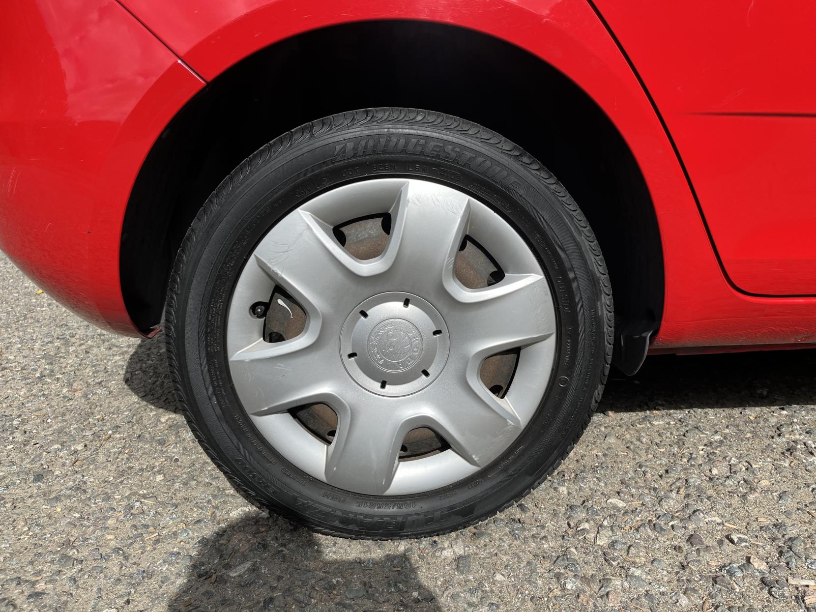 Skoda Fabia 1.2 HTP 6V 1 Hatchback 5dr Petrol Manual (140 g/km, 60 bhp)
