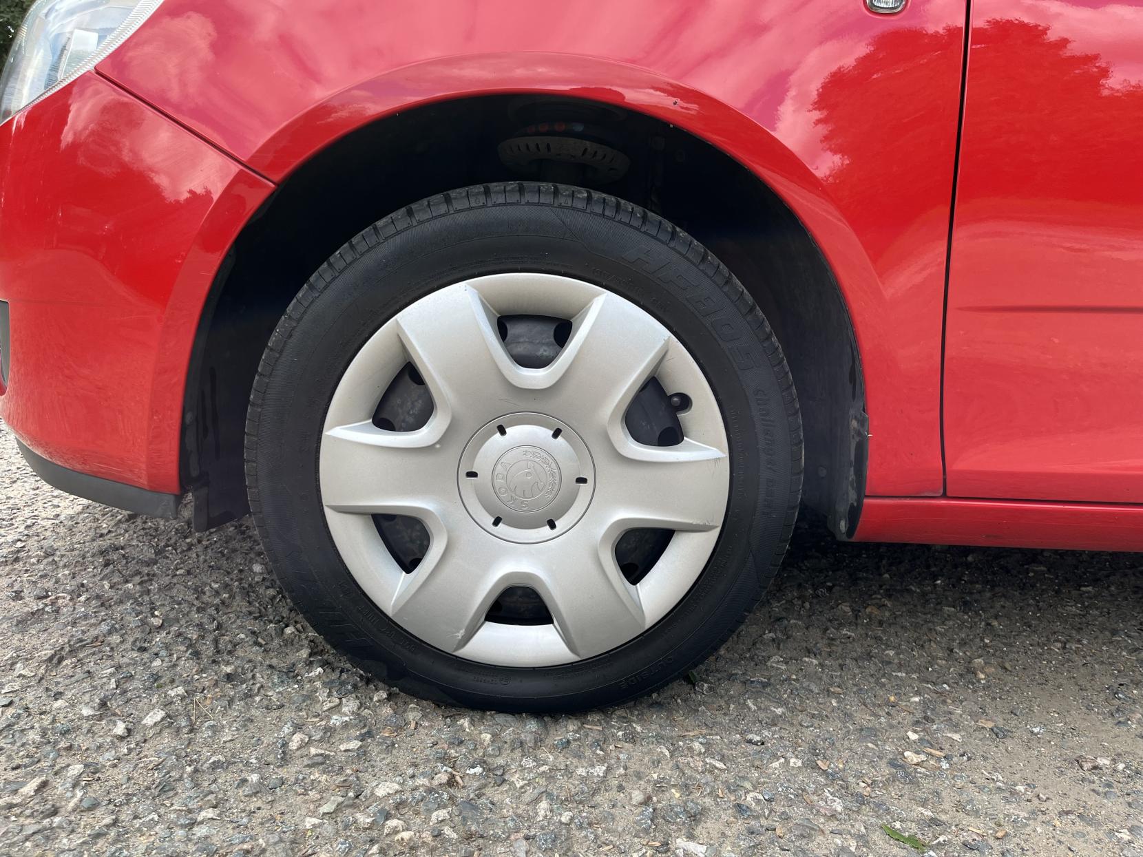 Skoda Fabia 1.2 HTP 6V 1 Hatchback 5dr Petrol Manual (140 g/km, 60 bhp)
