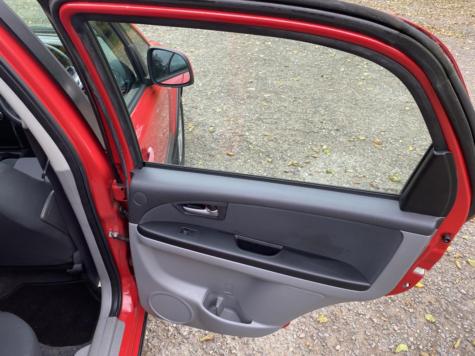 Suzuki SX4 1.6 16V GLX SUV 5dr Petrol Manual Euro 4 (106 ps)