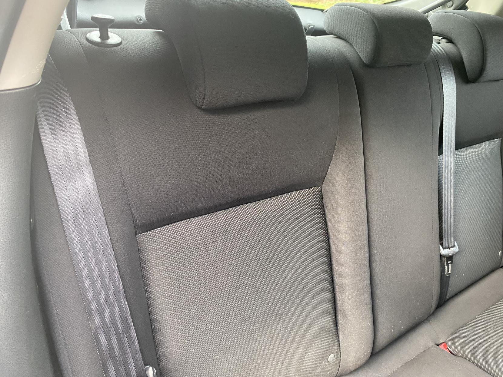 Nissan Juke 1.6 Visia SUV 5dr Petrol Manual Euro 5 (117 ps)