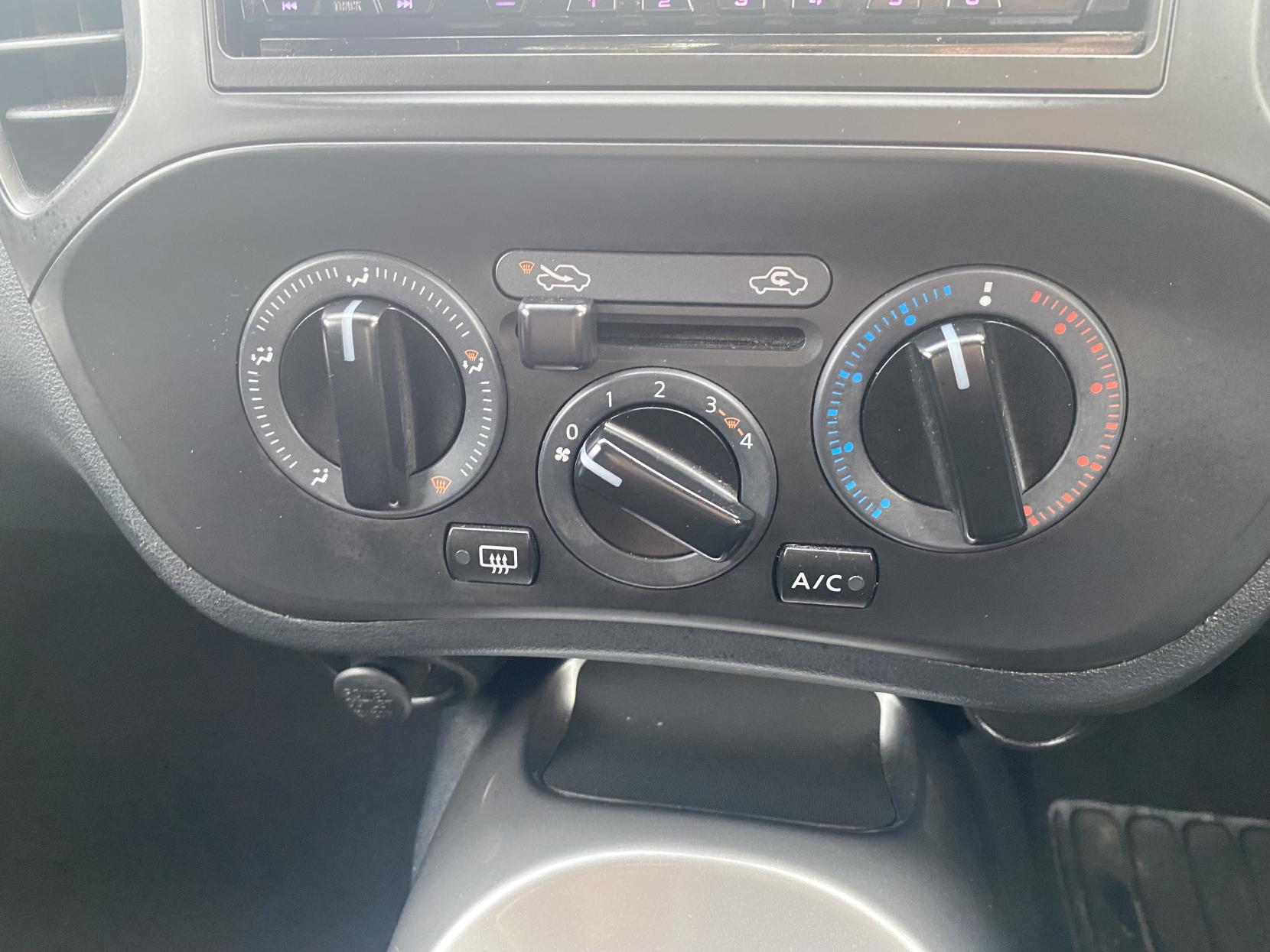 Nissan Juke 1.6 Visia SUV 5dr Petrol Manual Euro 5 (117 ps)