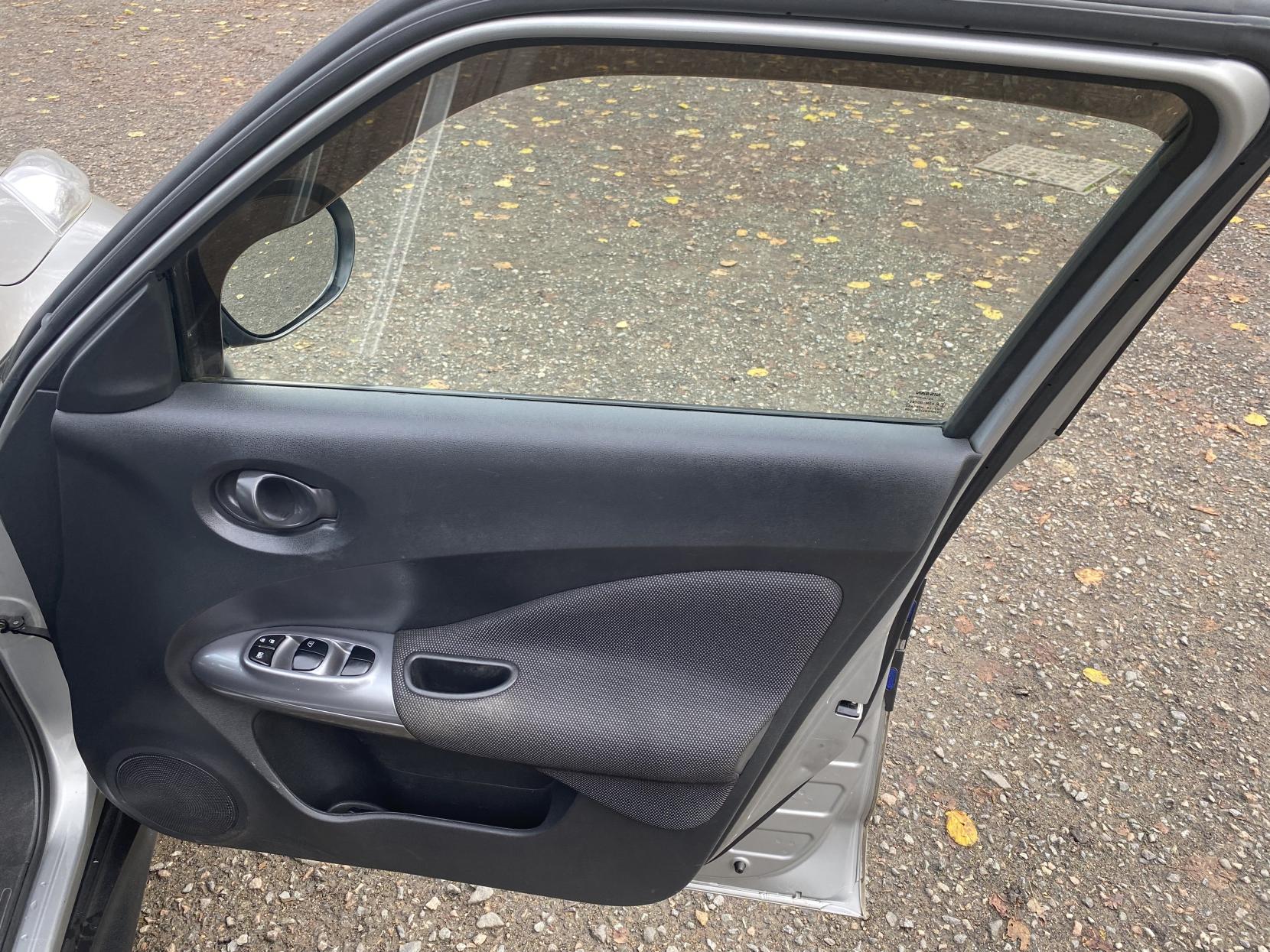 Nissan Juke 1.6 Visia SUV 5dr Petrol Manual Euro 5 (117 ps)