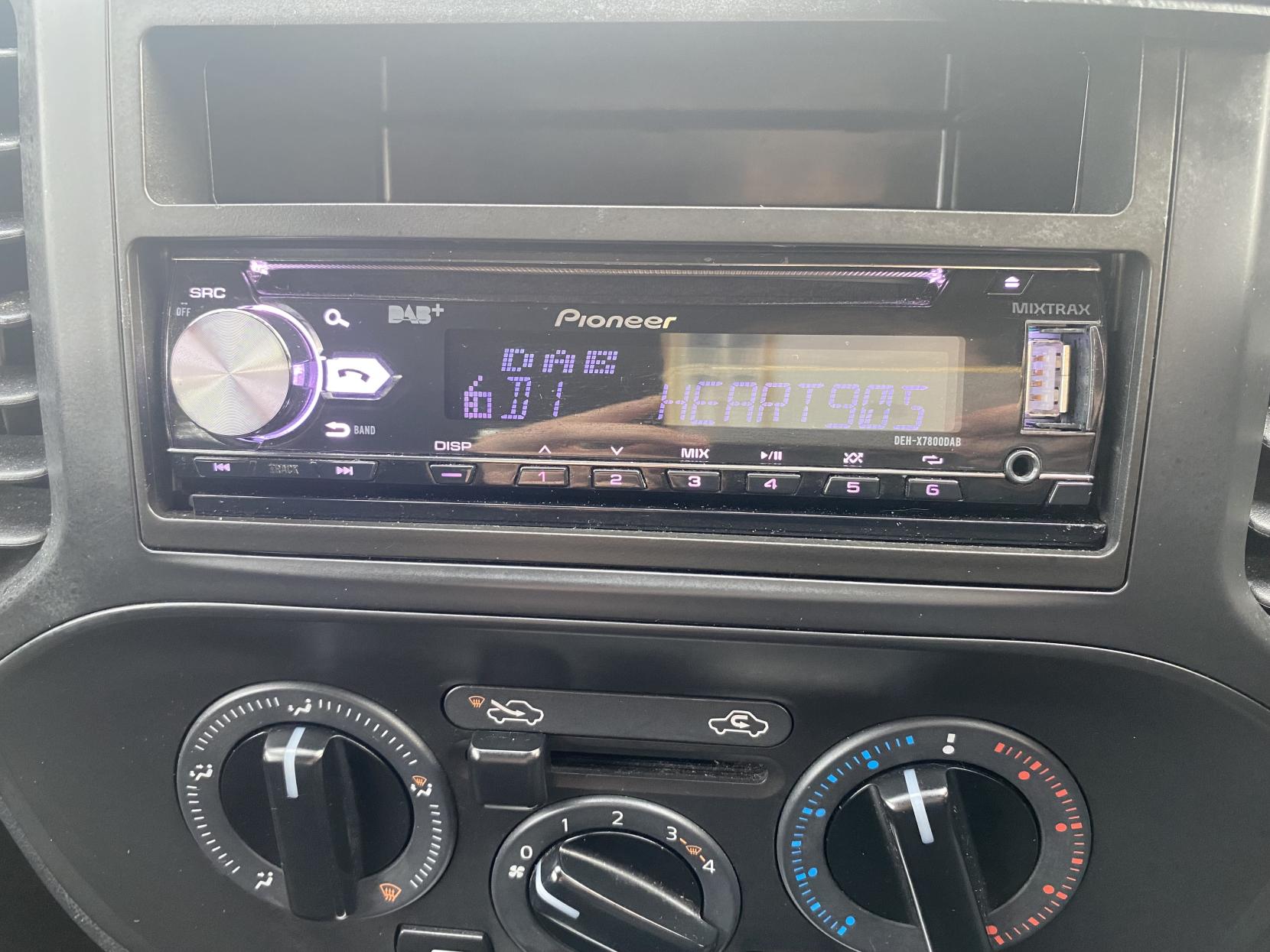 Nissan Juke 1.6 Visia SUV 5dr Petrol Manual Euro 5 (117 ps)