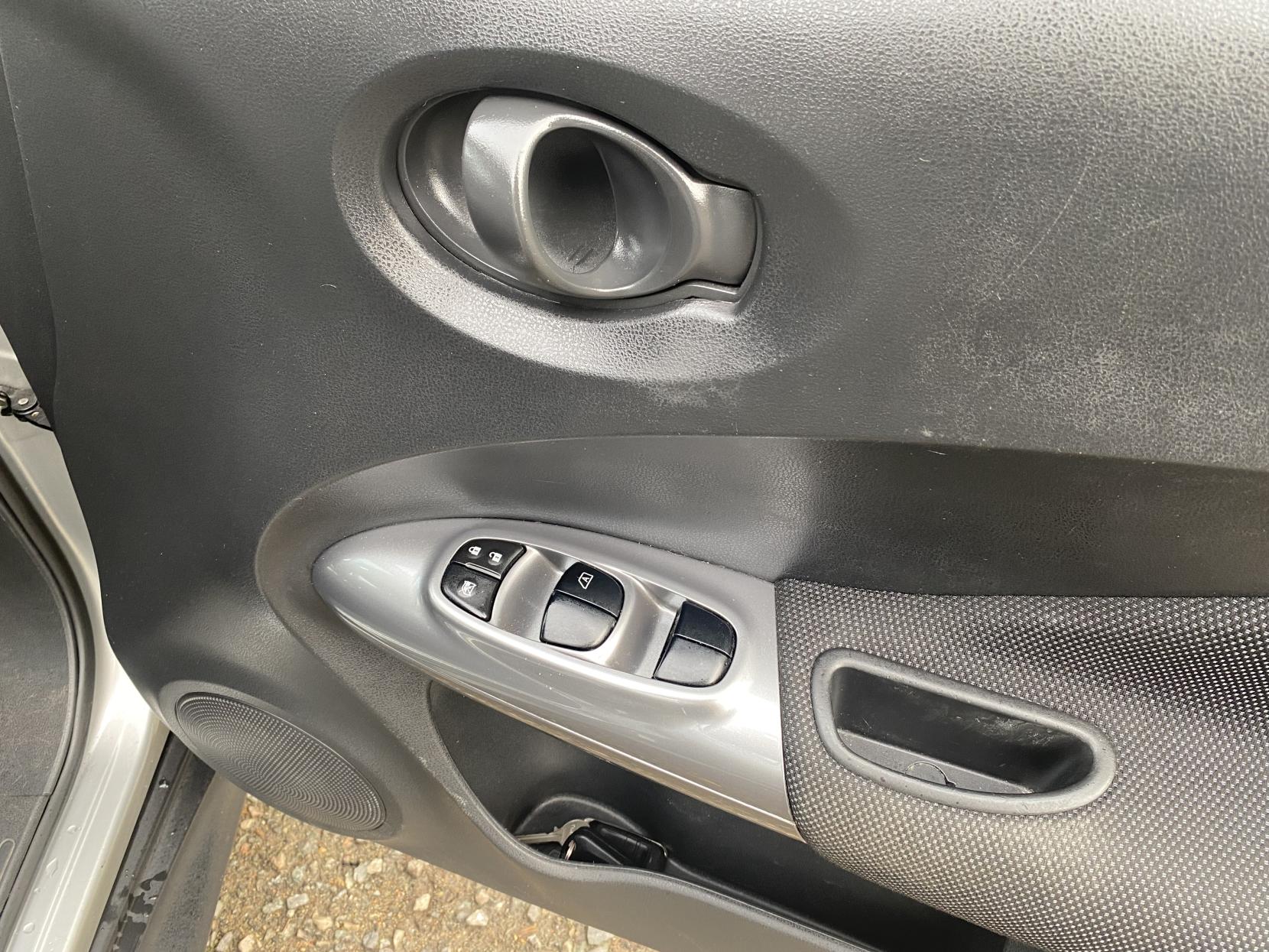 Nissan Juke 1.6 Visia SUV 5dr Petrol Manual Euro 5 (117 ps)